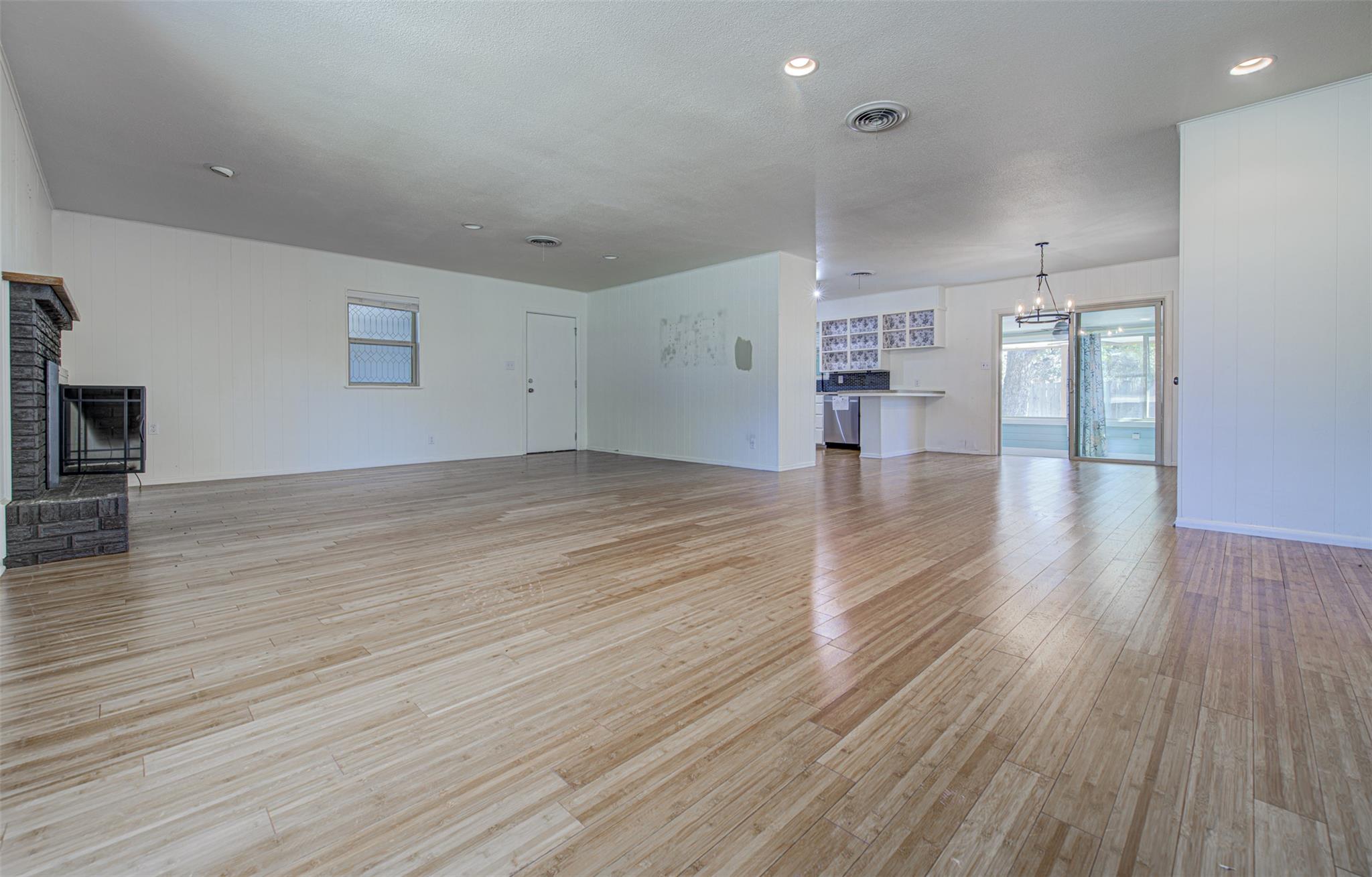 1013 Highland Dr, Highland Haven, TX 78654