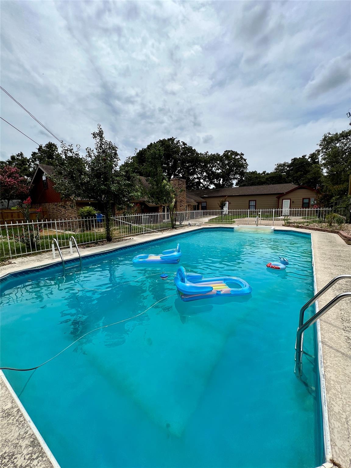 1602 Yokley Rd, Rockdale, TX 76567