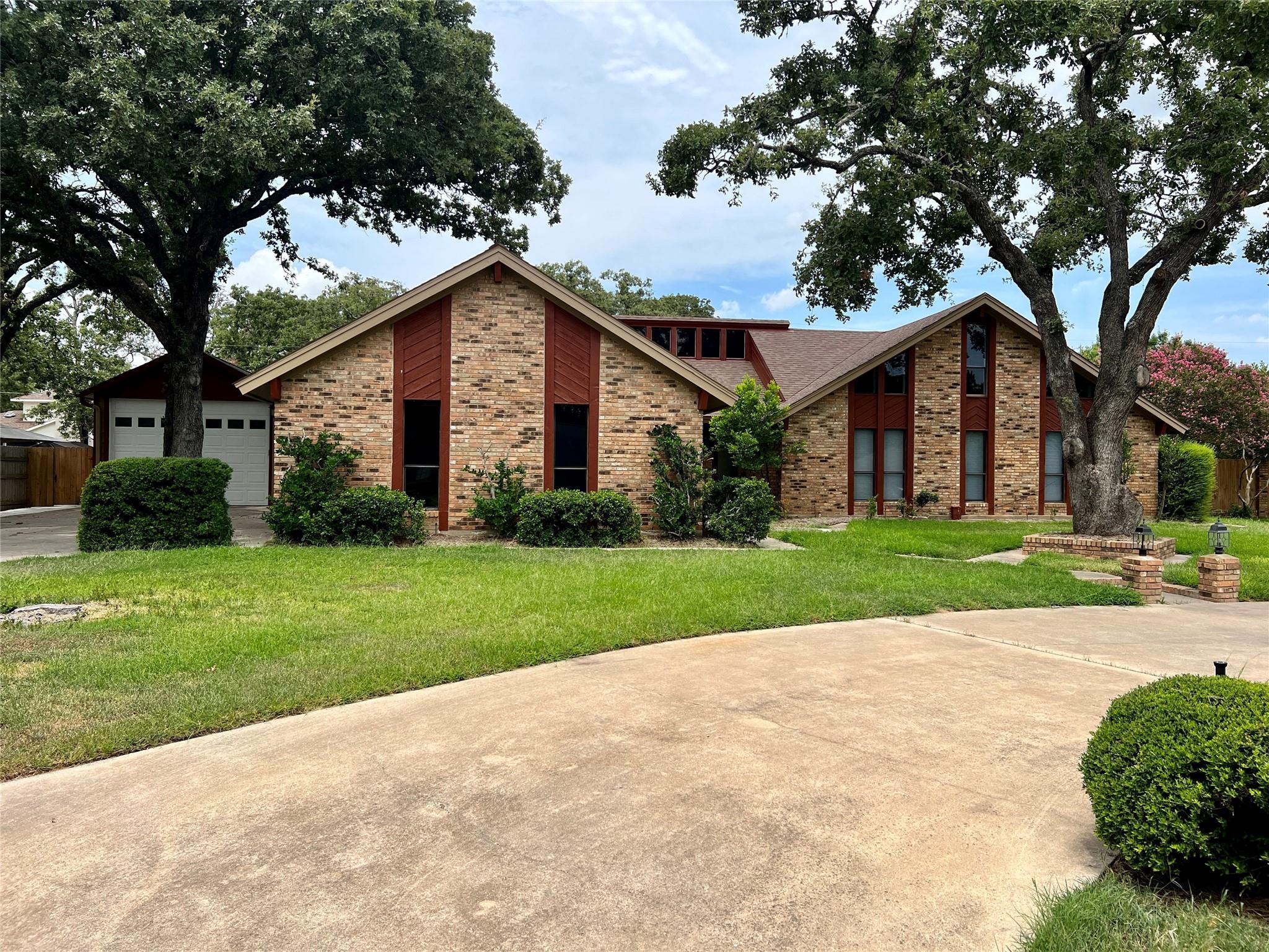 1602 Yokley Rd, Rockdale, TX 76567