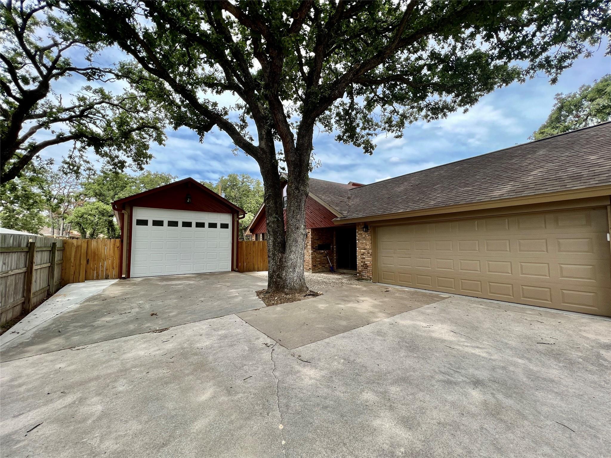 1602 Yokley Rd, Rockdale, TX 76567