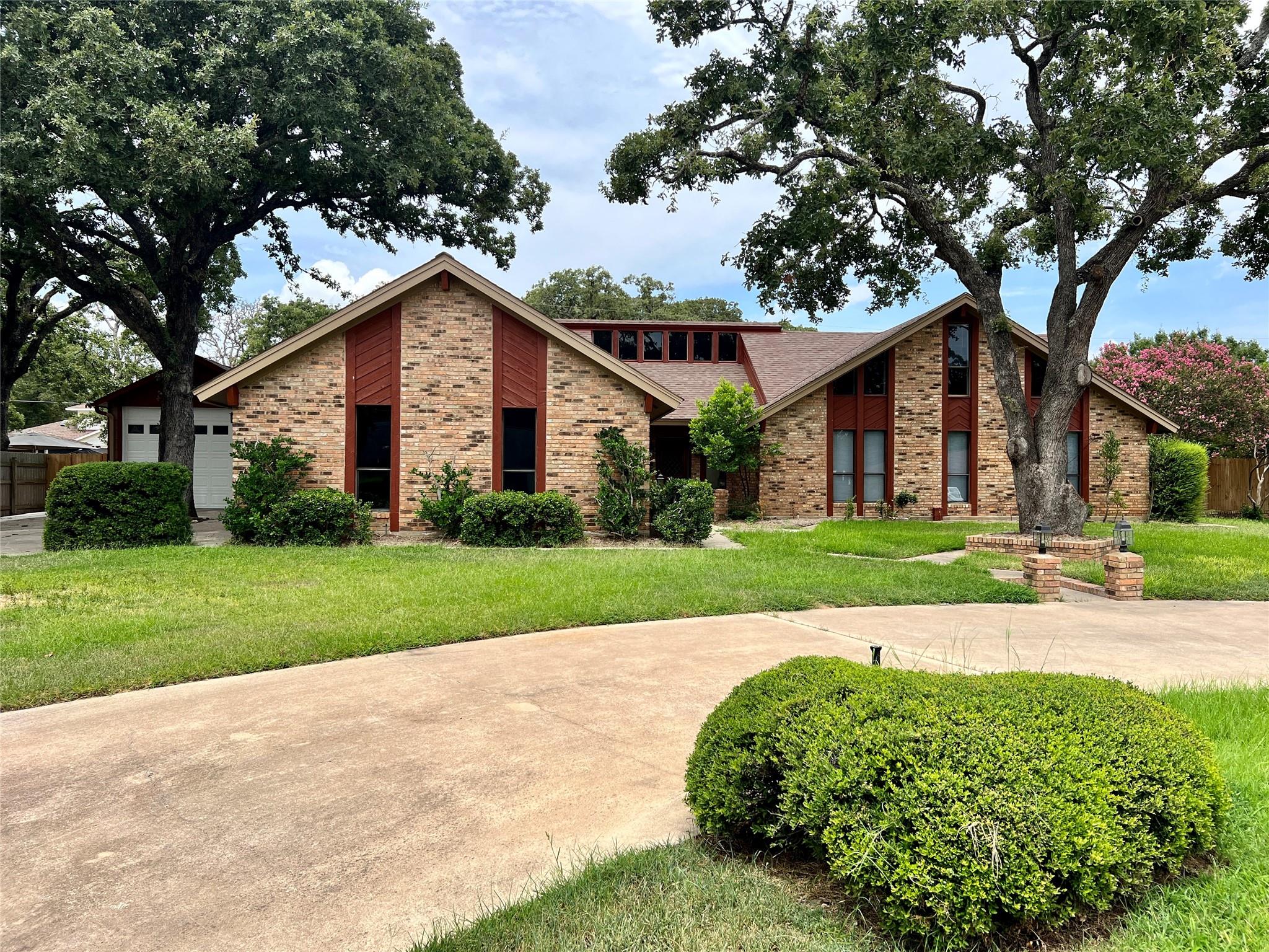 1602 Yokley Rd, Rockdale, TX 76567