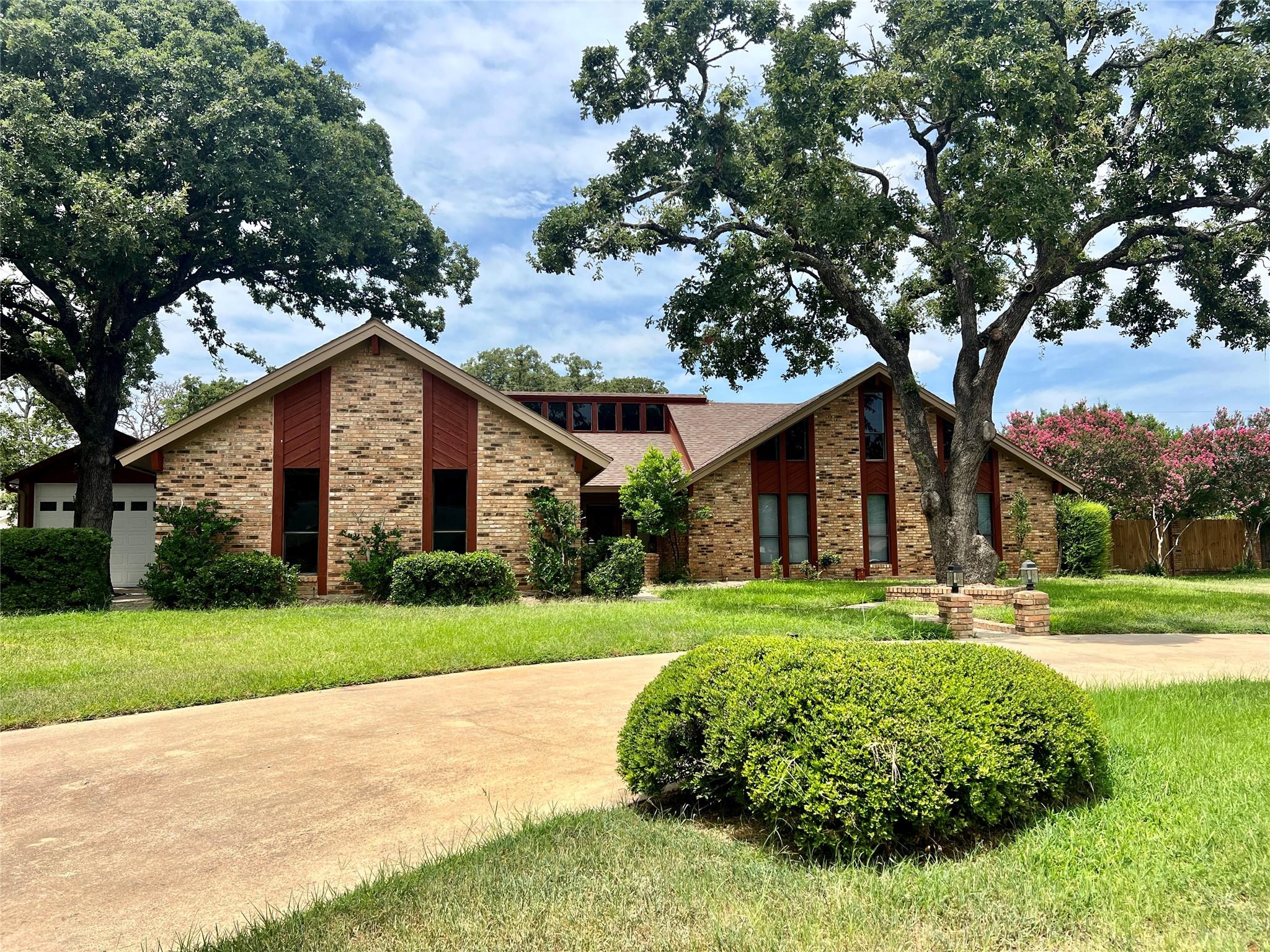 1602 Yokley Rd, Rockdale, TX 76567