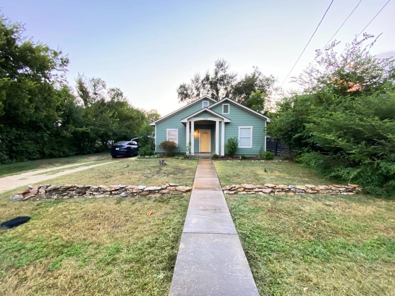 1704 S College St, Georgetown, TX 78626