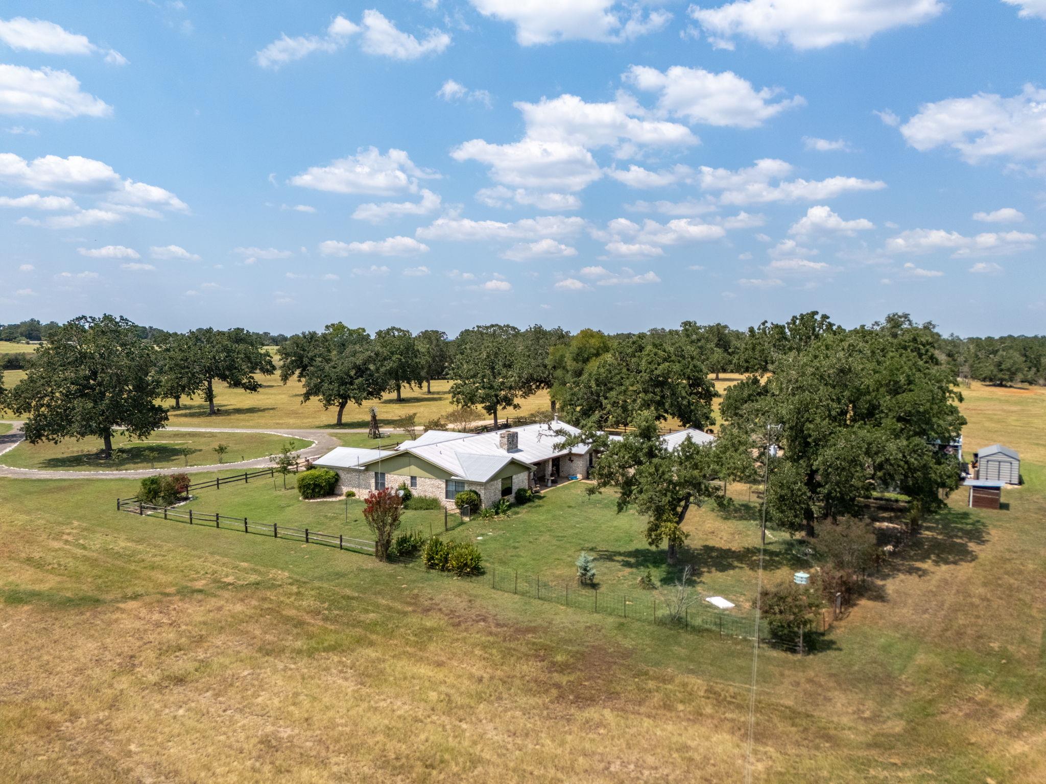 1045 Private Road 7005, Lexington, TX 78947