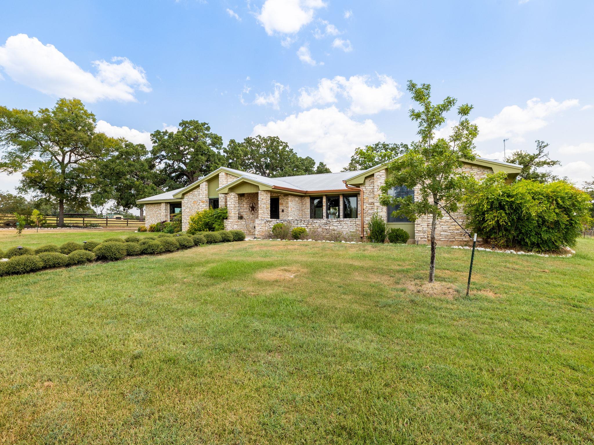 1045 Private Road 7005, Lexington, TX 78947