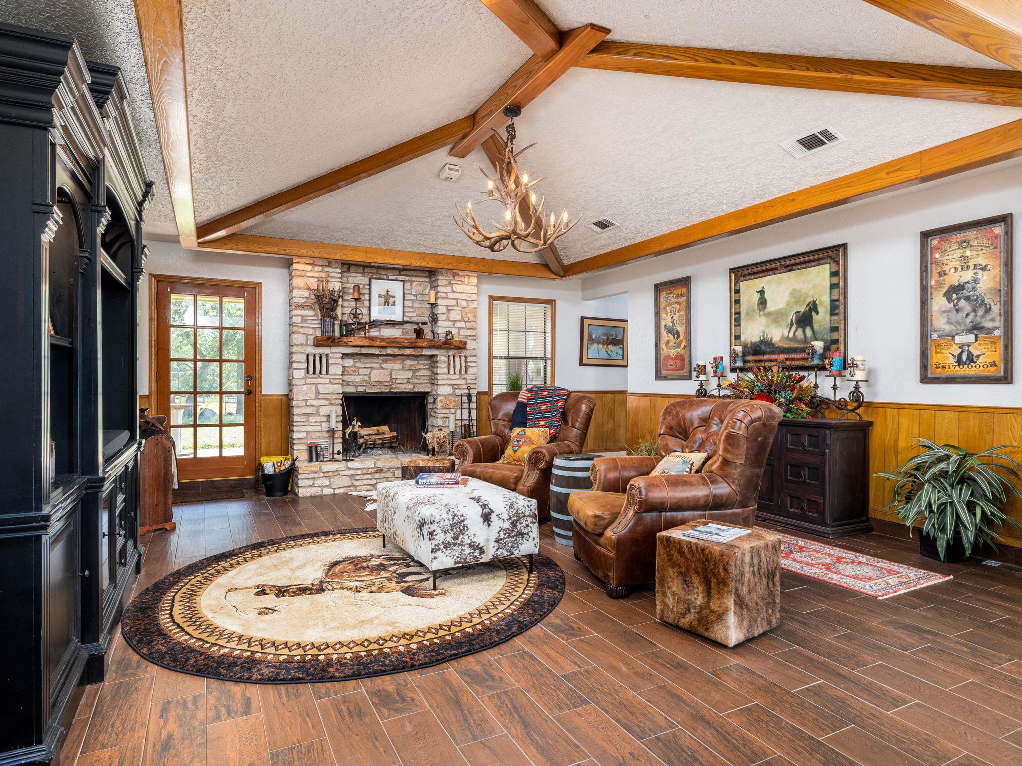 1045 Private Road 7005, Lexington, TX 78947