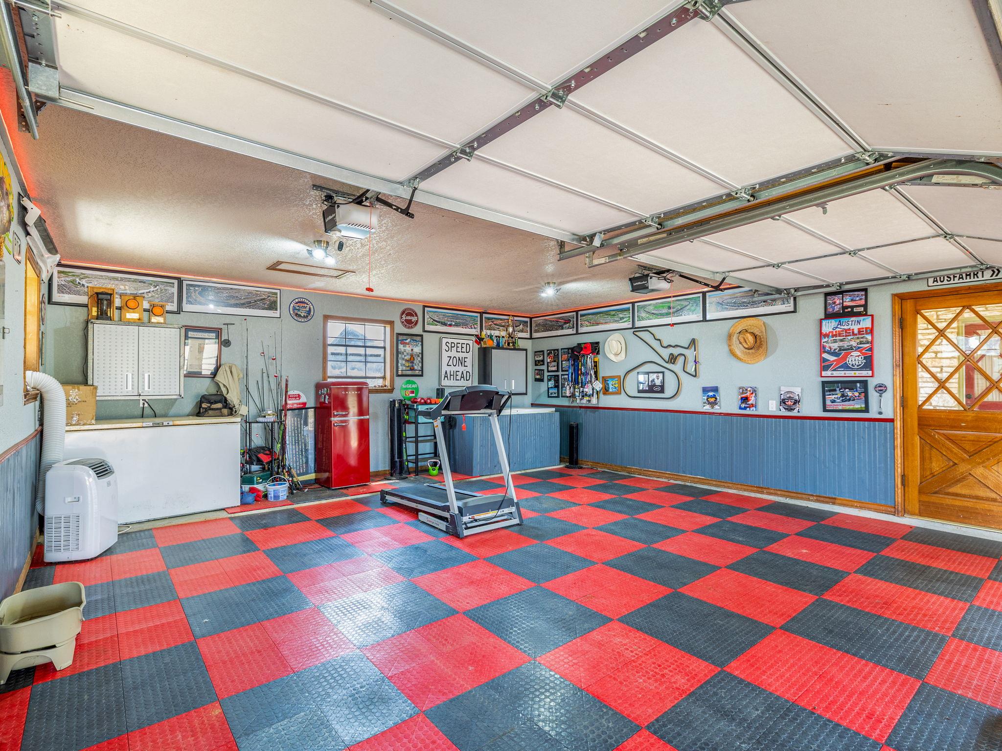 1045 Private Road 7005, Lexington, TX 78947