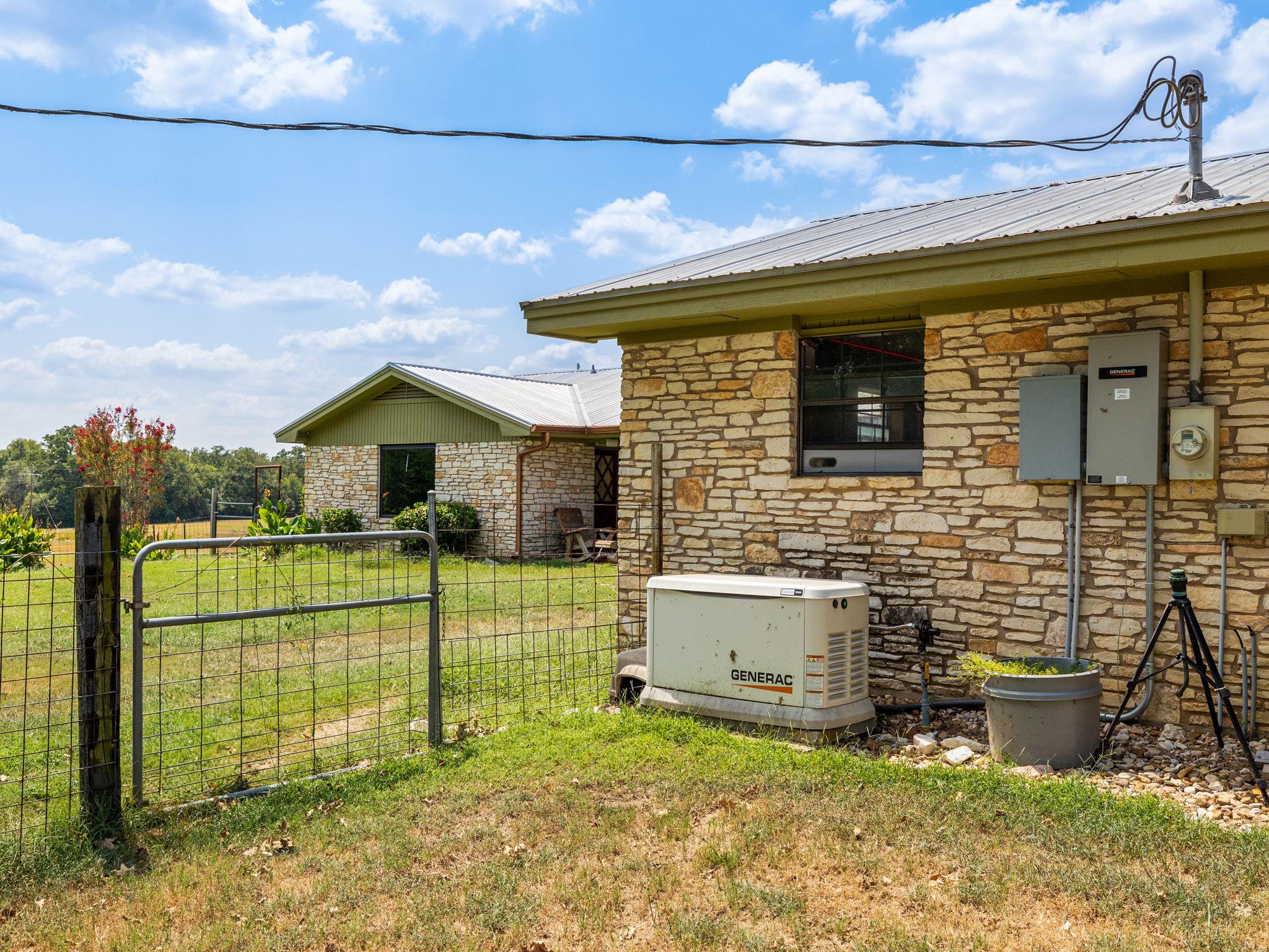1045 Private Road 7005, Lexington, TX 78947