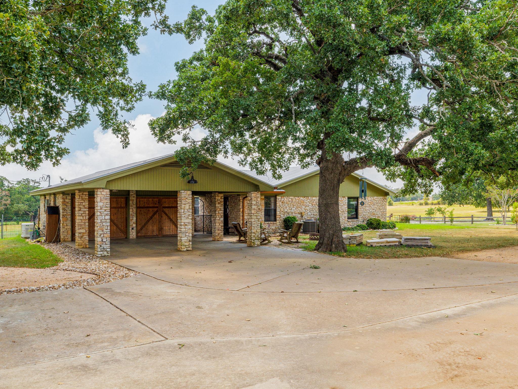 1045 Private Road 7005, Lexington, TX 78947