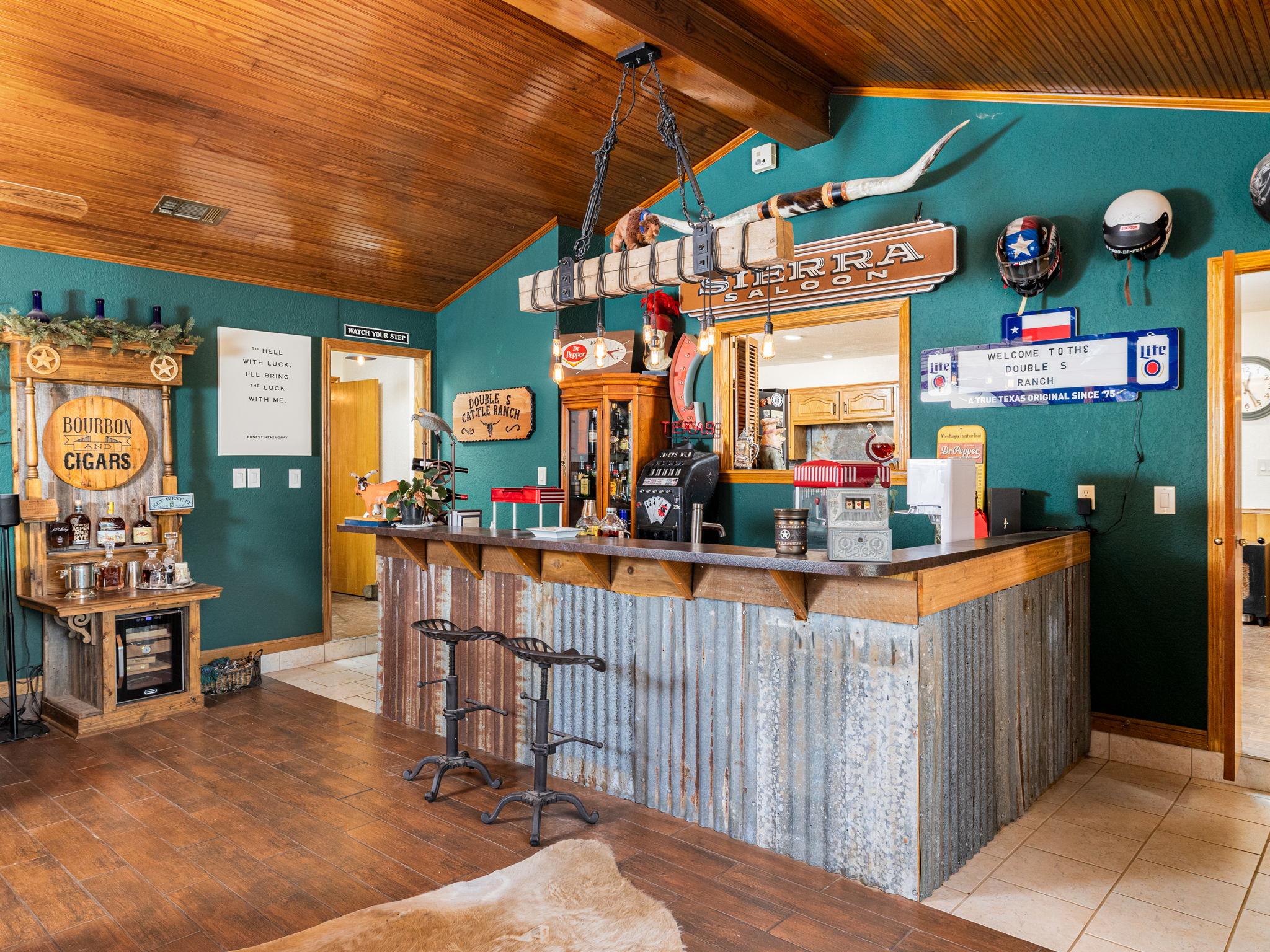 1045 Private Road 7005, Lexington, TX 78947