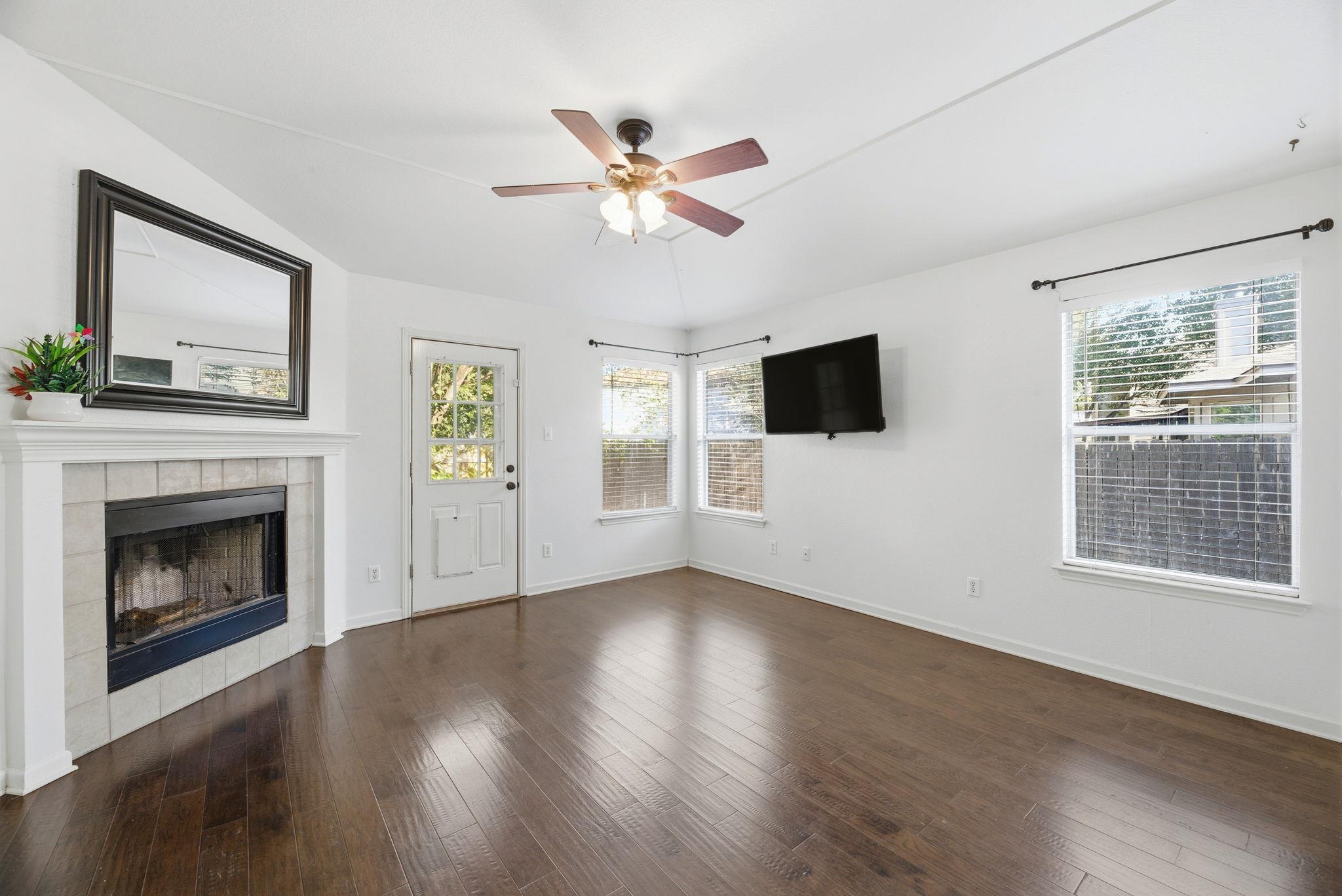 611 Masonwood Dr, Kyle, TX 78640