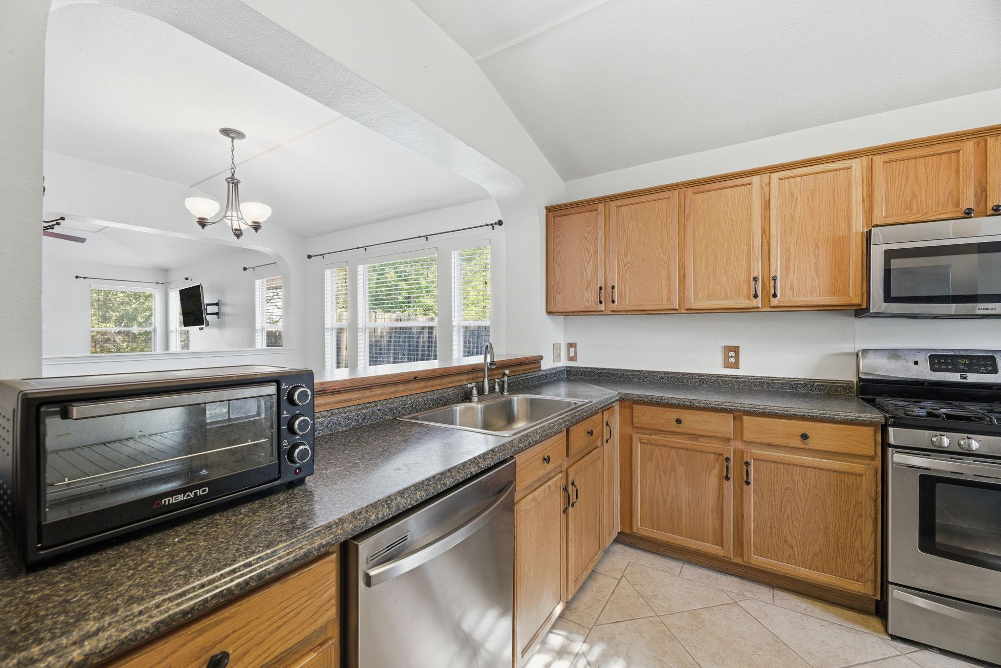 611 Masonwood Dr, Kyle, TX 78640