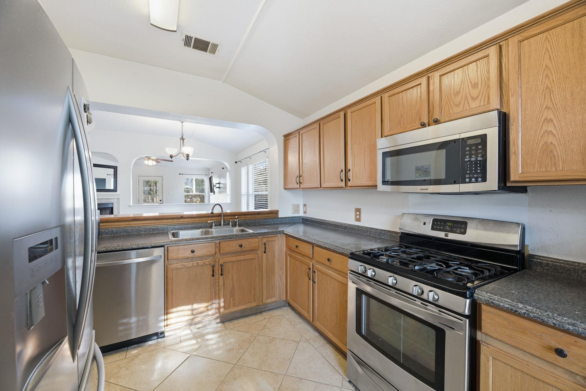 611 Masonwood Dr, Kyle, TX 78640