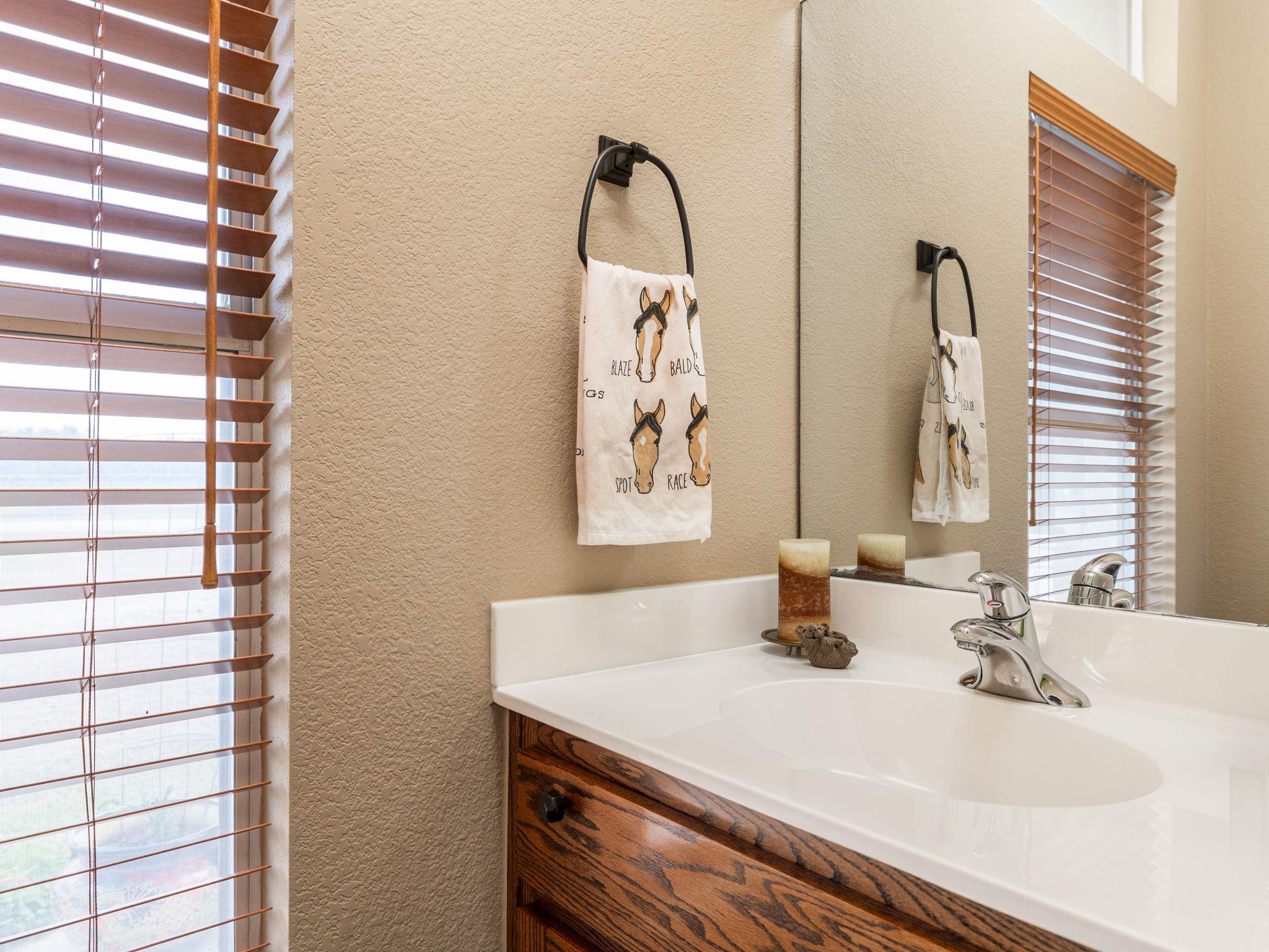 1801 County Road 470, Coupland, TX 78615