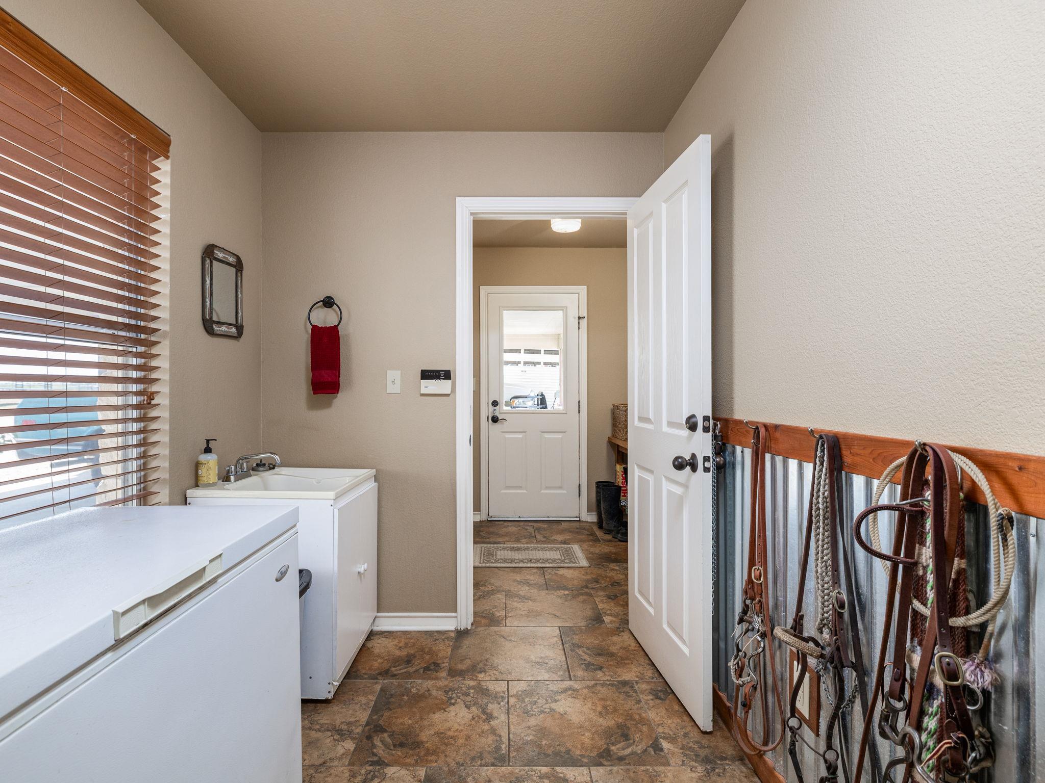 1801 County Road 470, Coupland, TX 78615