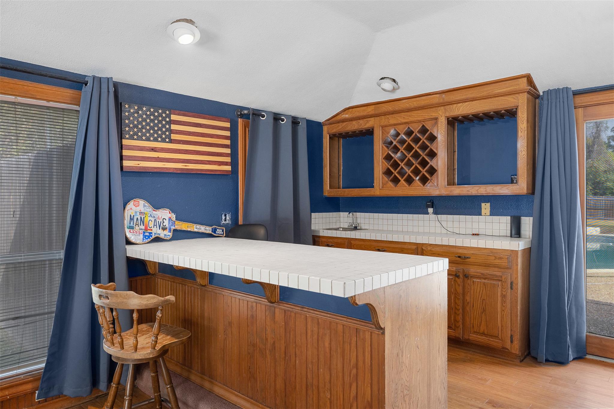 1027 Shady Cir, Lexington, TX 78947