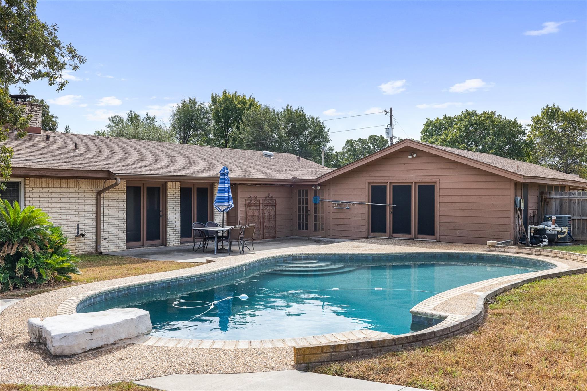 1027 Shady Cir, Lexington, TX 78947