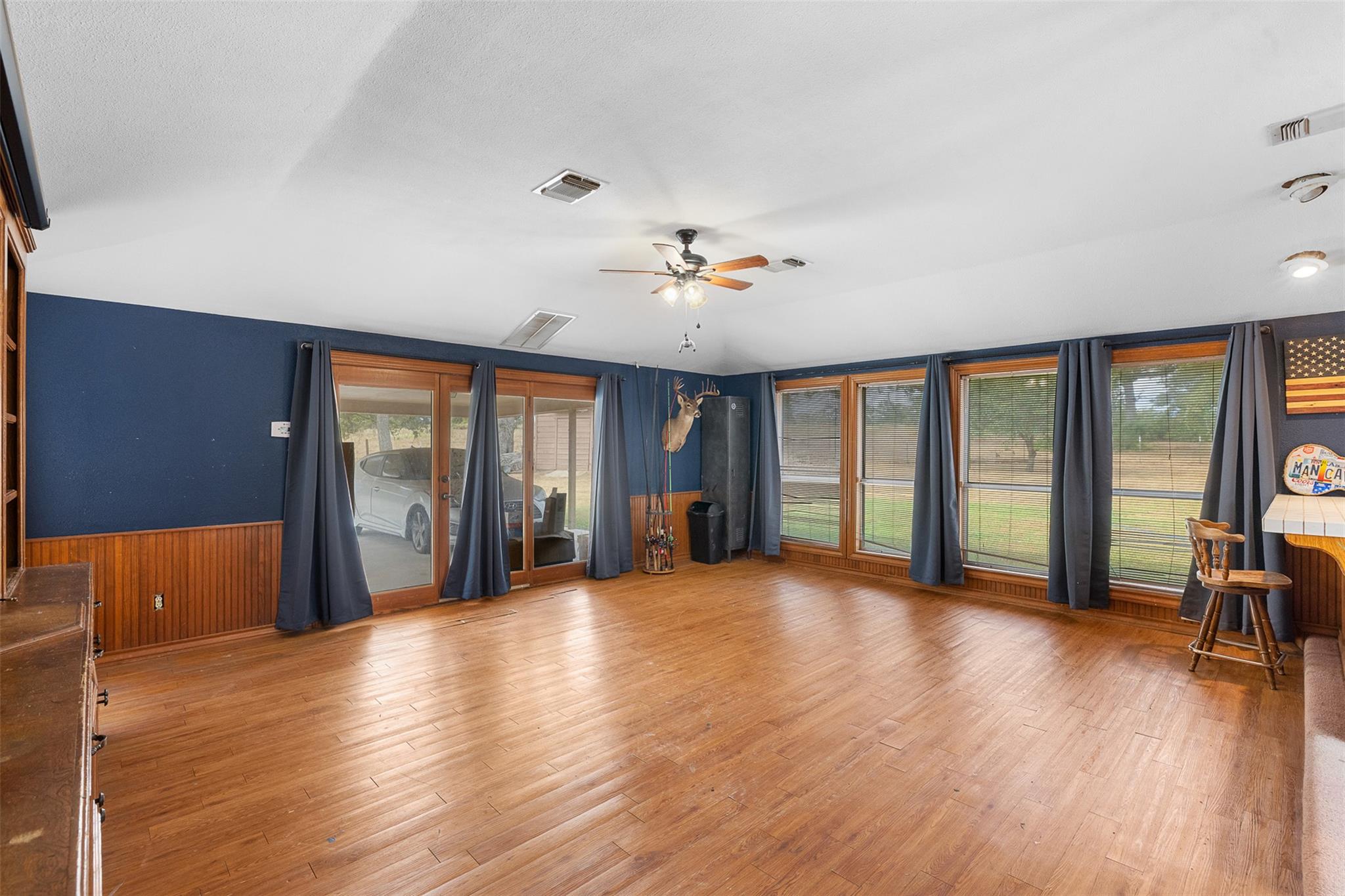 1027 Shady Cir, Lexington, TX 78947