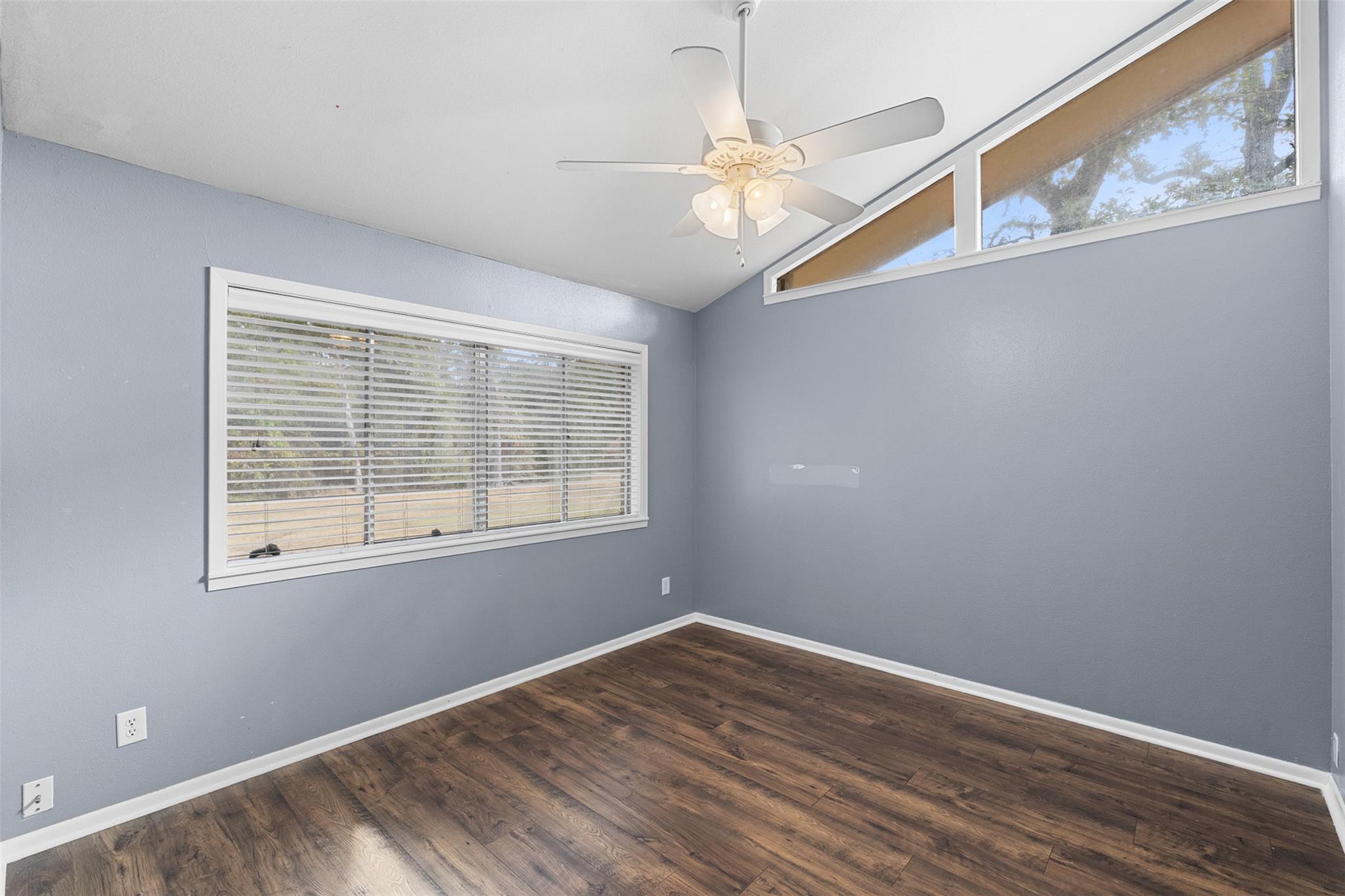 1027 Shady Cir, Lexington, TX 78947