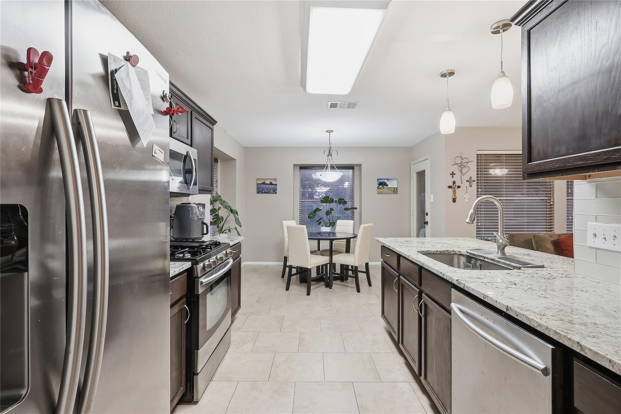 2067 Buckley Ln, Round Rock, TX 78664