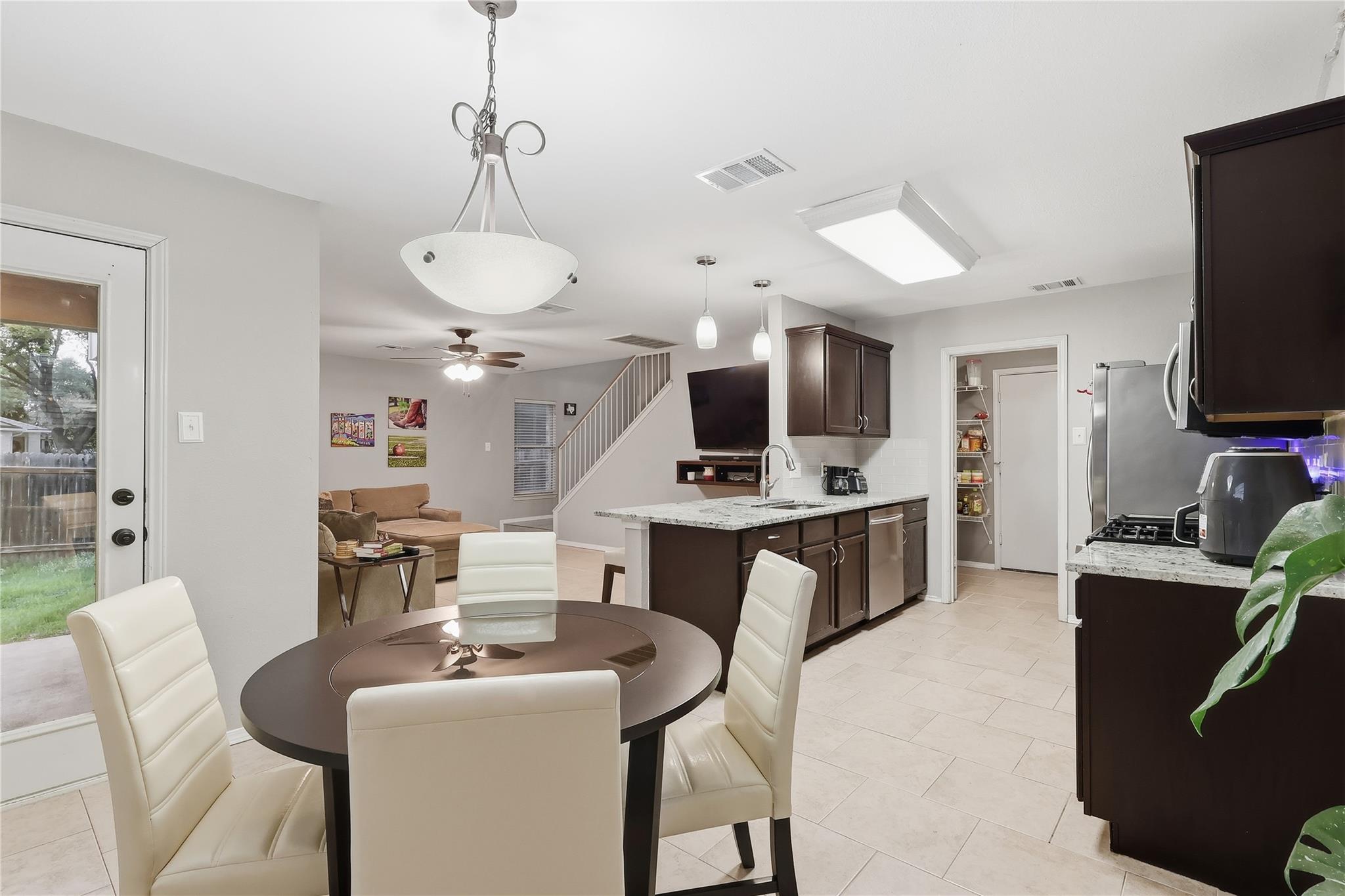 2067 Buckley Ln, Round Rock, TX 78664