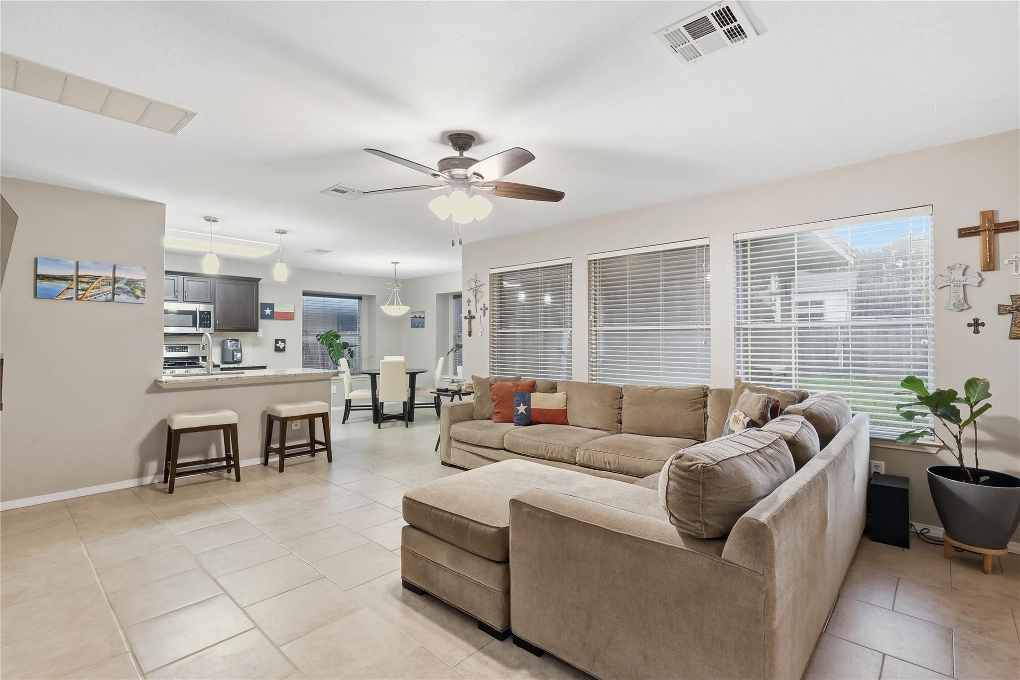 2067 Buckley Ln, Round Rock, TX 78664