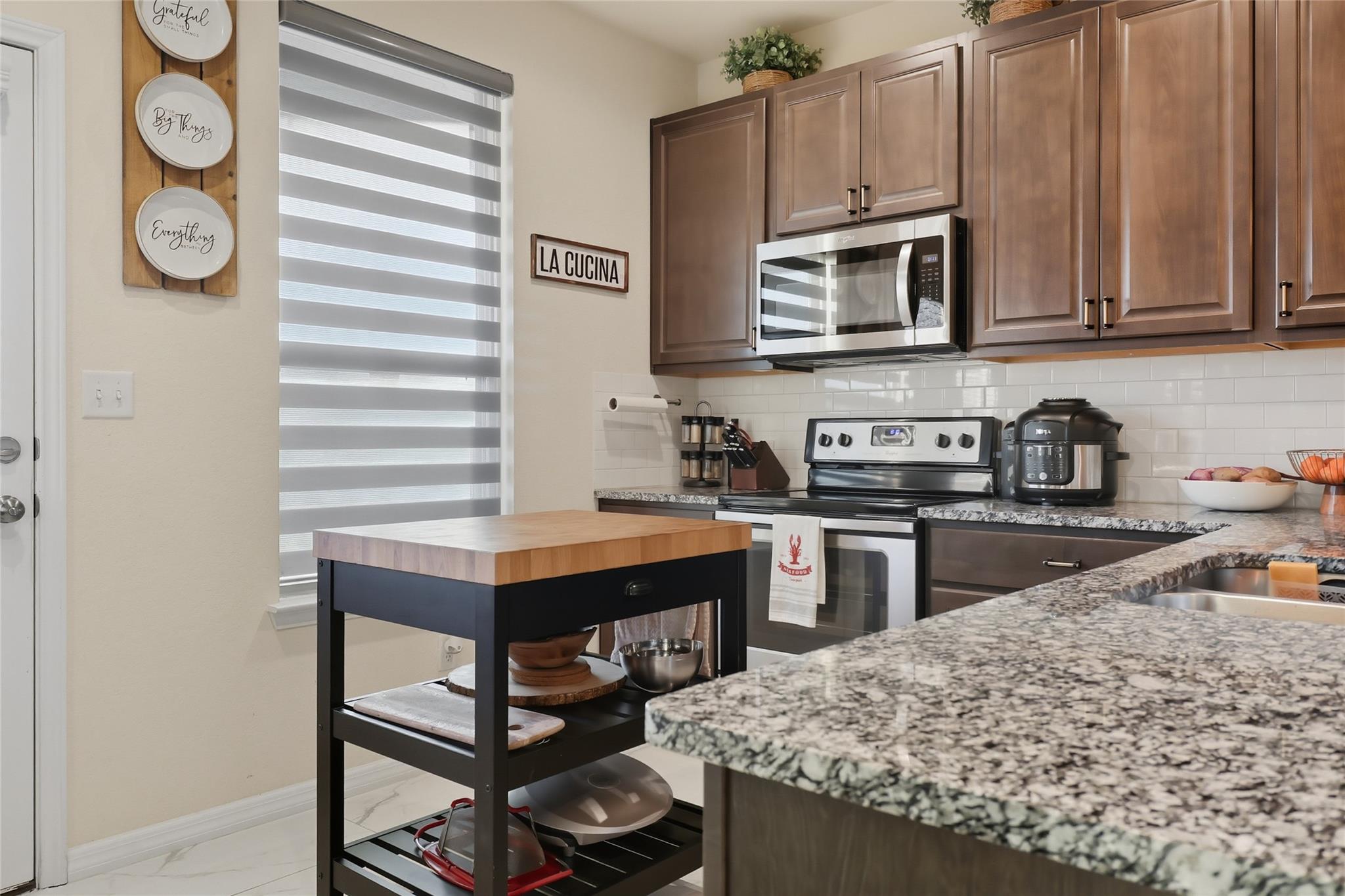 2838 High Castle Ln, San Antonio, TX 78245