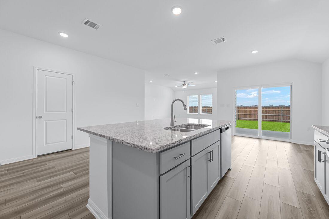 204 Crumpton Way, Hutto, TX 78634