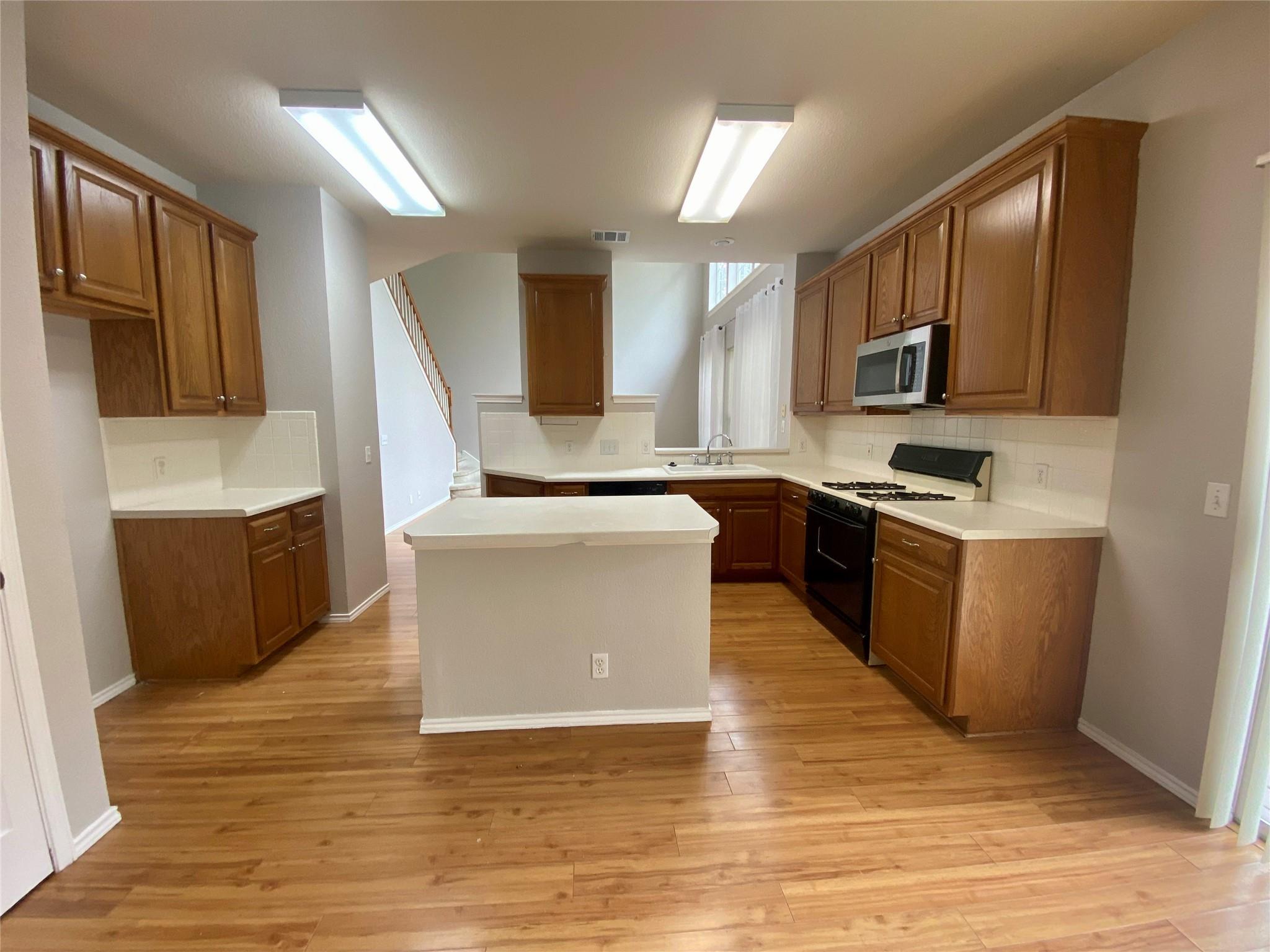 6832 Auckland Dr, Austin, TX 78749