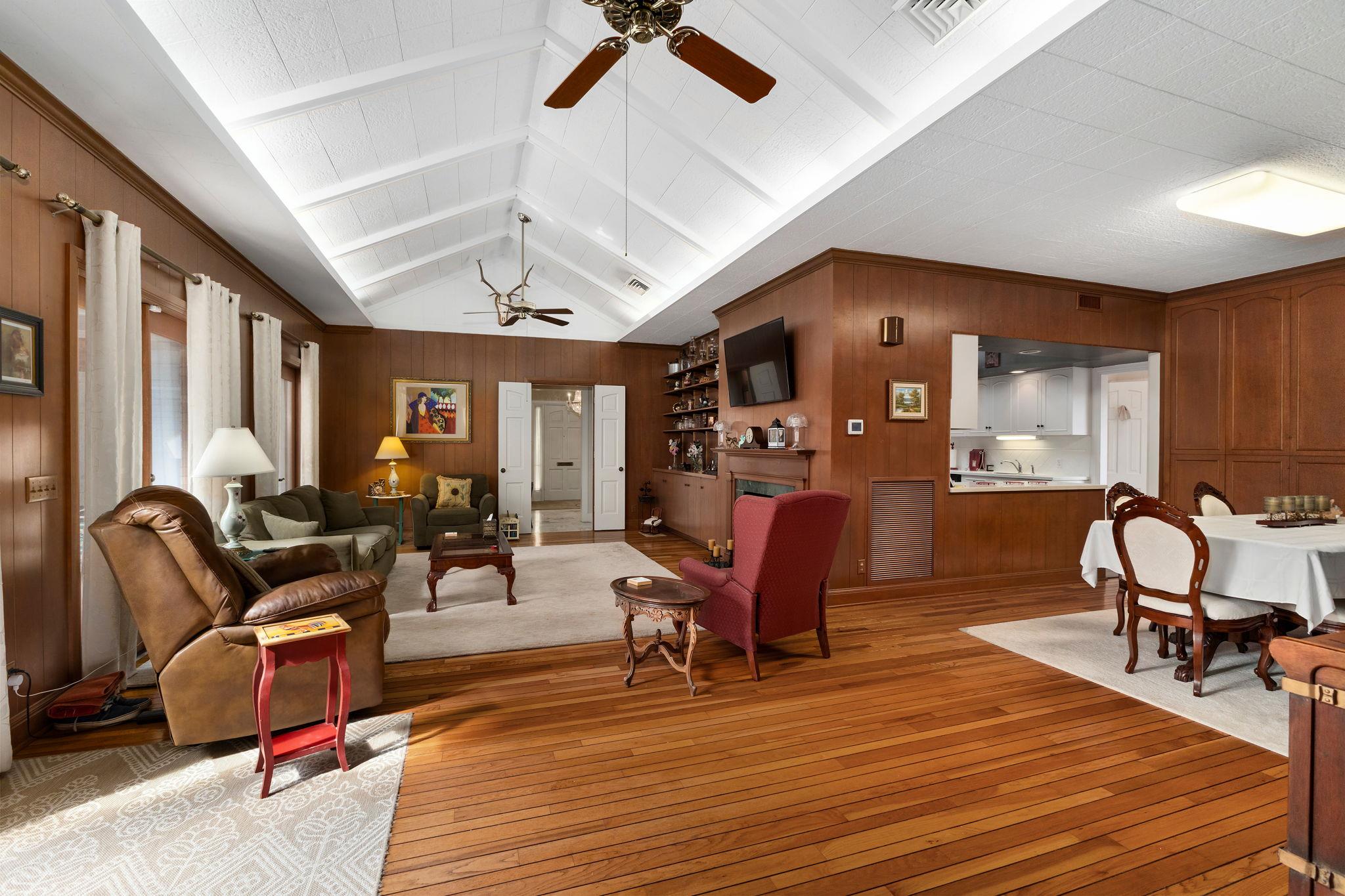 608 Bohlmann Ave, Schulenburg, TX 78956