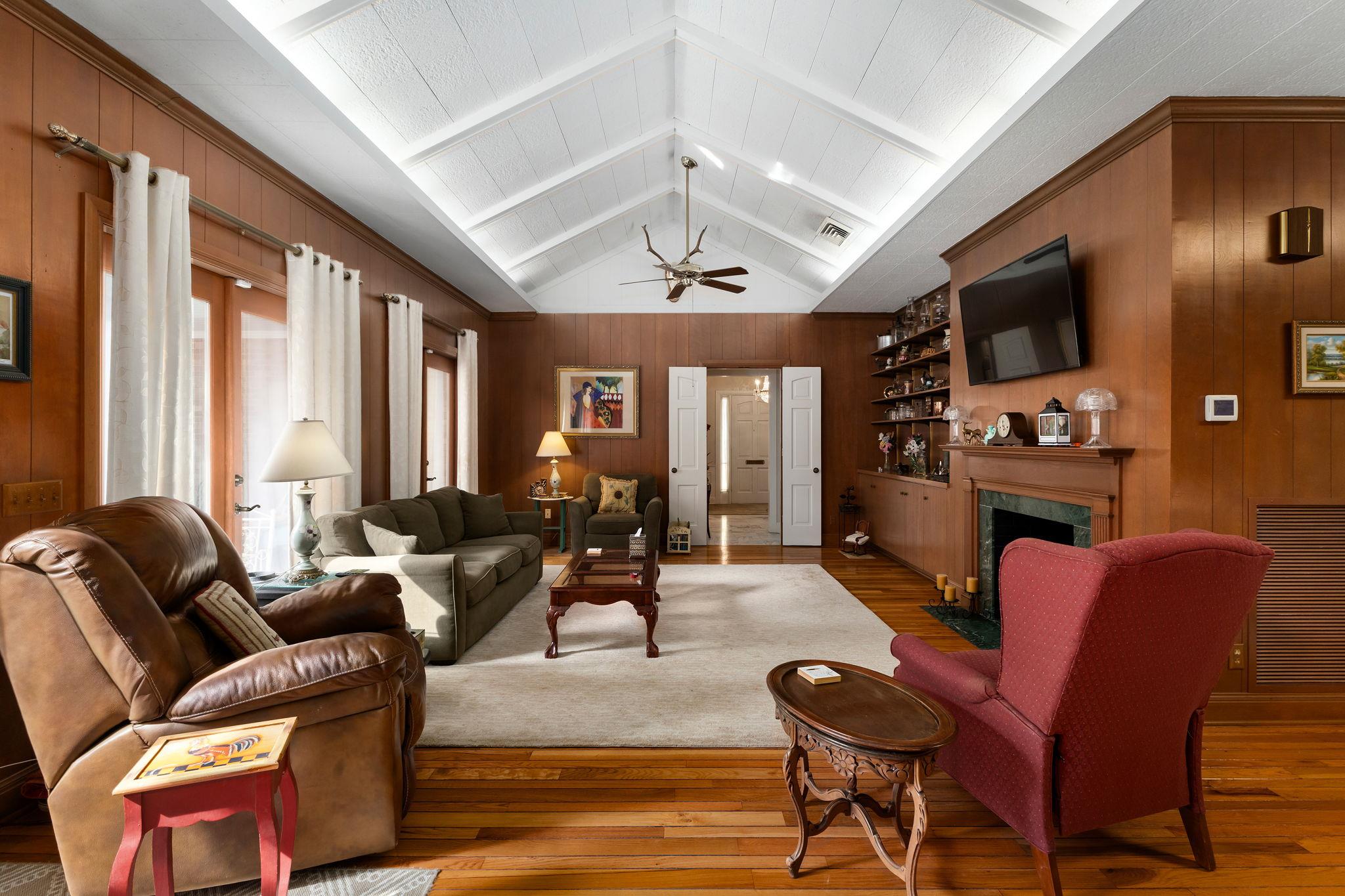 608 Bohlmann Ave, Schulenburg, TX 78956