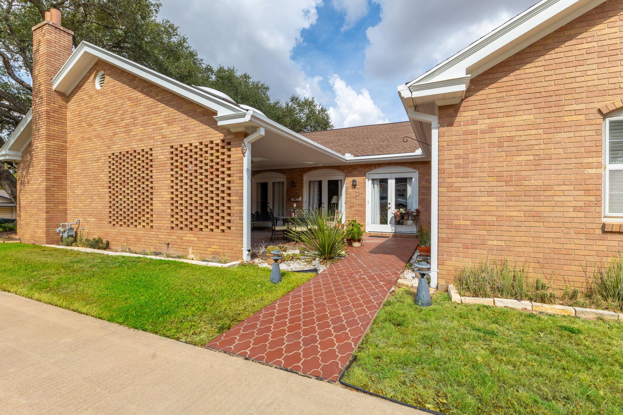 608 Bohlmann Ave, Schulenburg, TX 78956