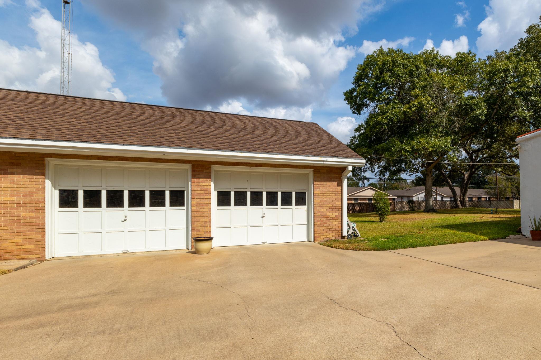 608 Bohlmann Ave, Schulenburg, TX 78956