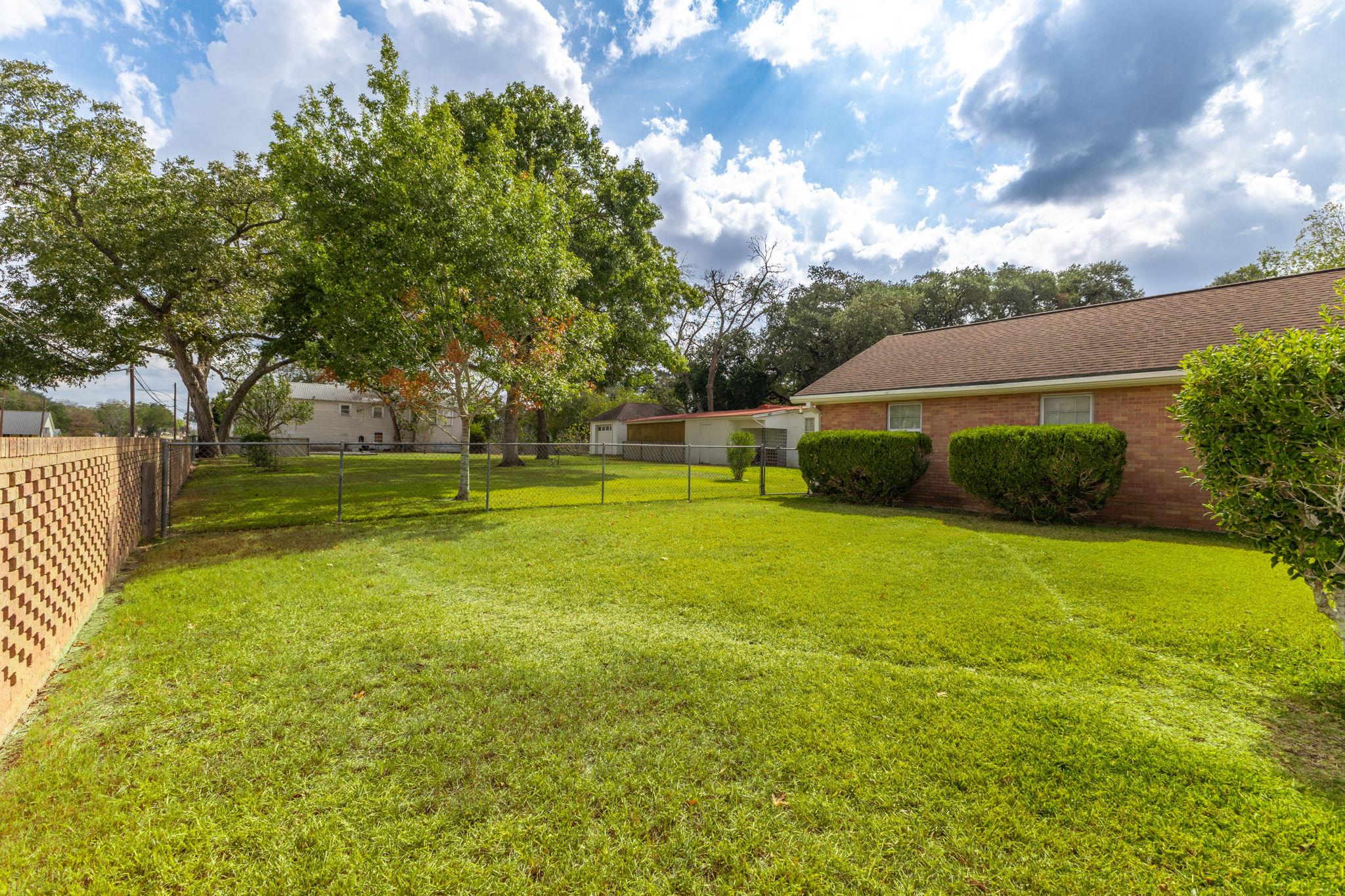 608 Bohlmann Ave, Schulenburg, TX 78956