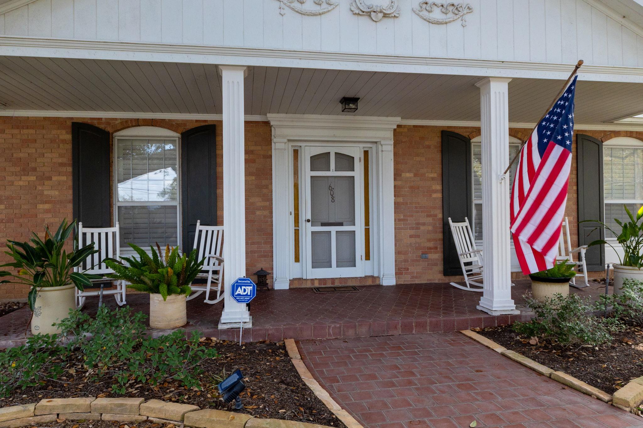 608 Bohlmann Ave, Schulenburg, TX 78956