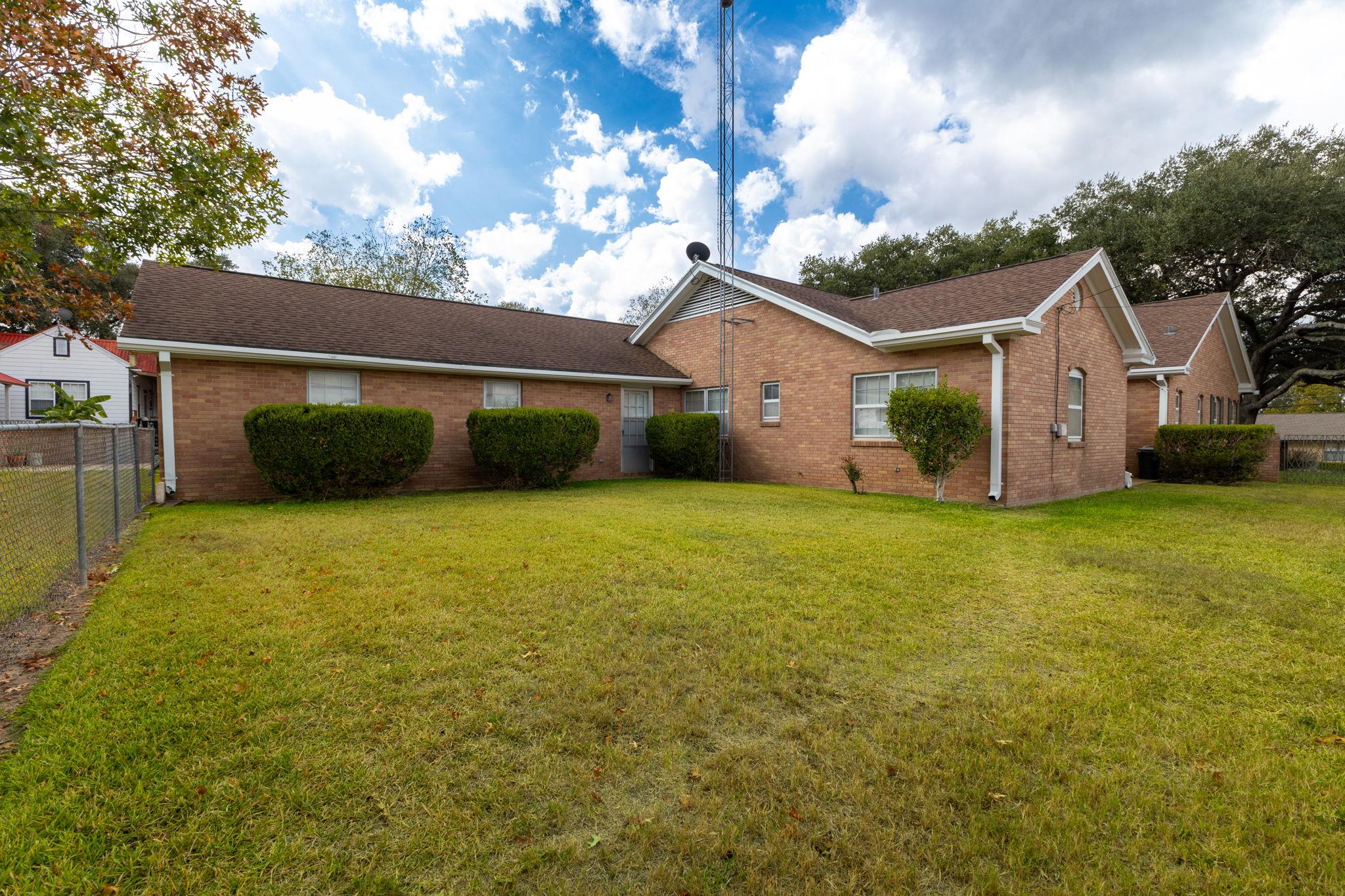 608 Bohlmann Ave, Schulenburg, TX 78956