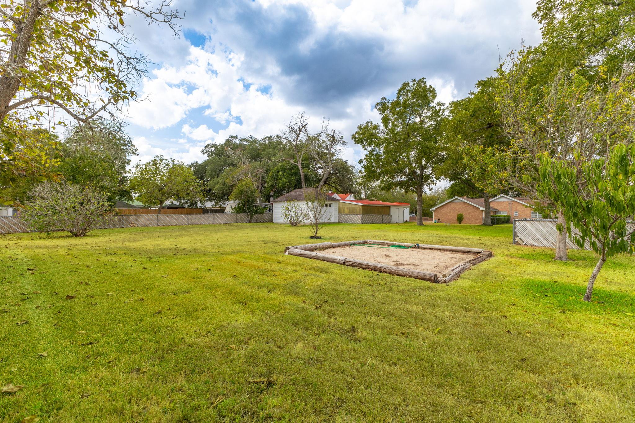608 Bohlmann Ave, Schulenburg, TX 78956