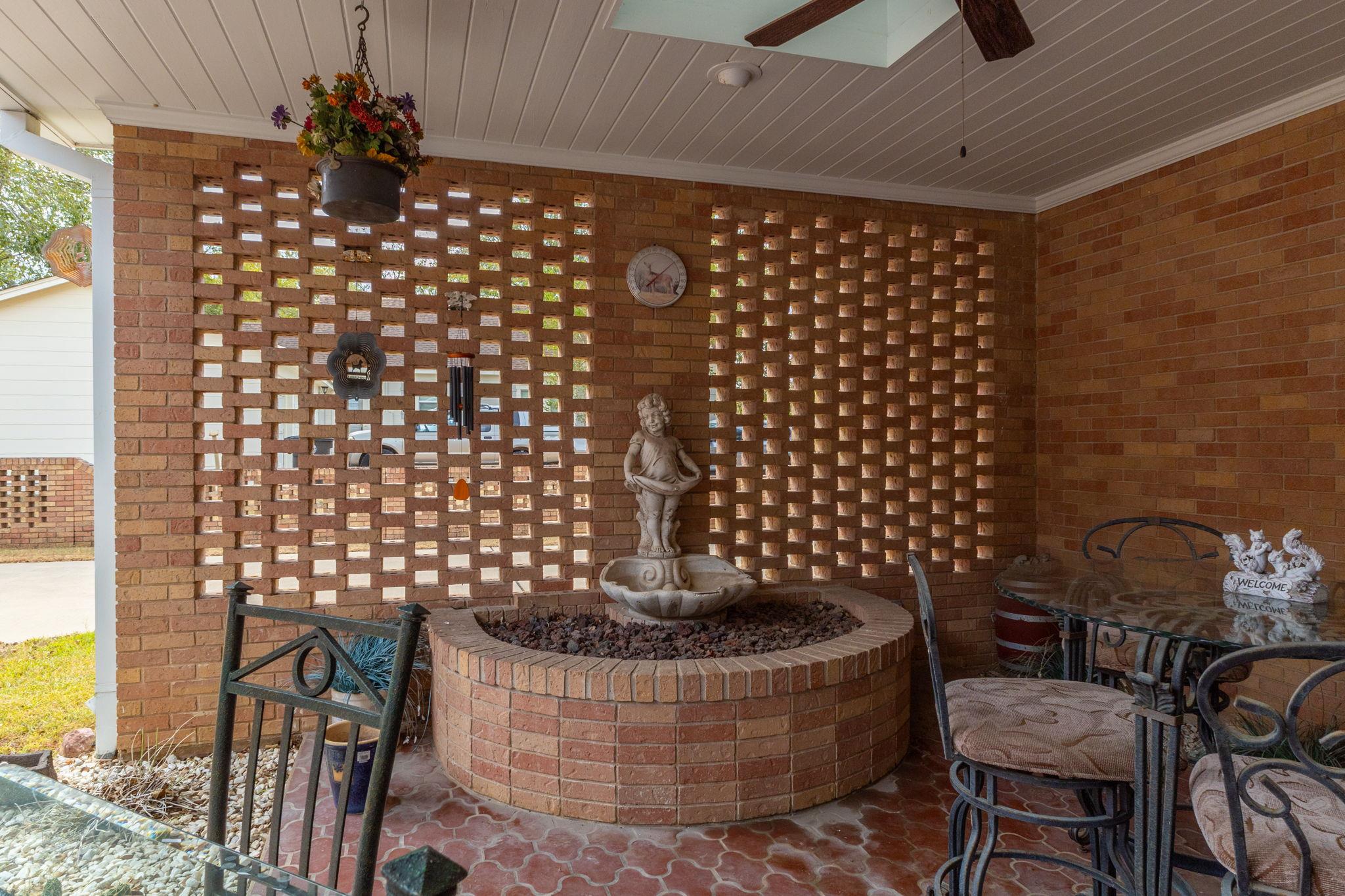 608 Bohlmann Ave, Schulenburg, TX 78956