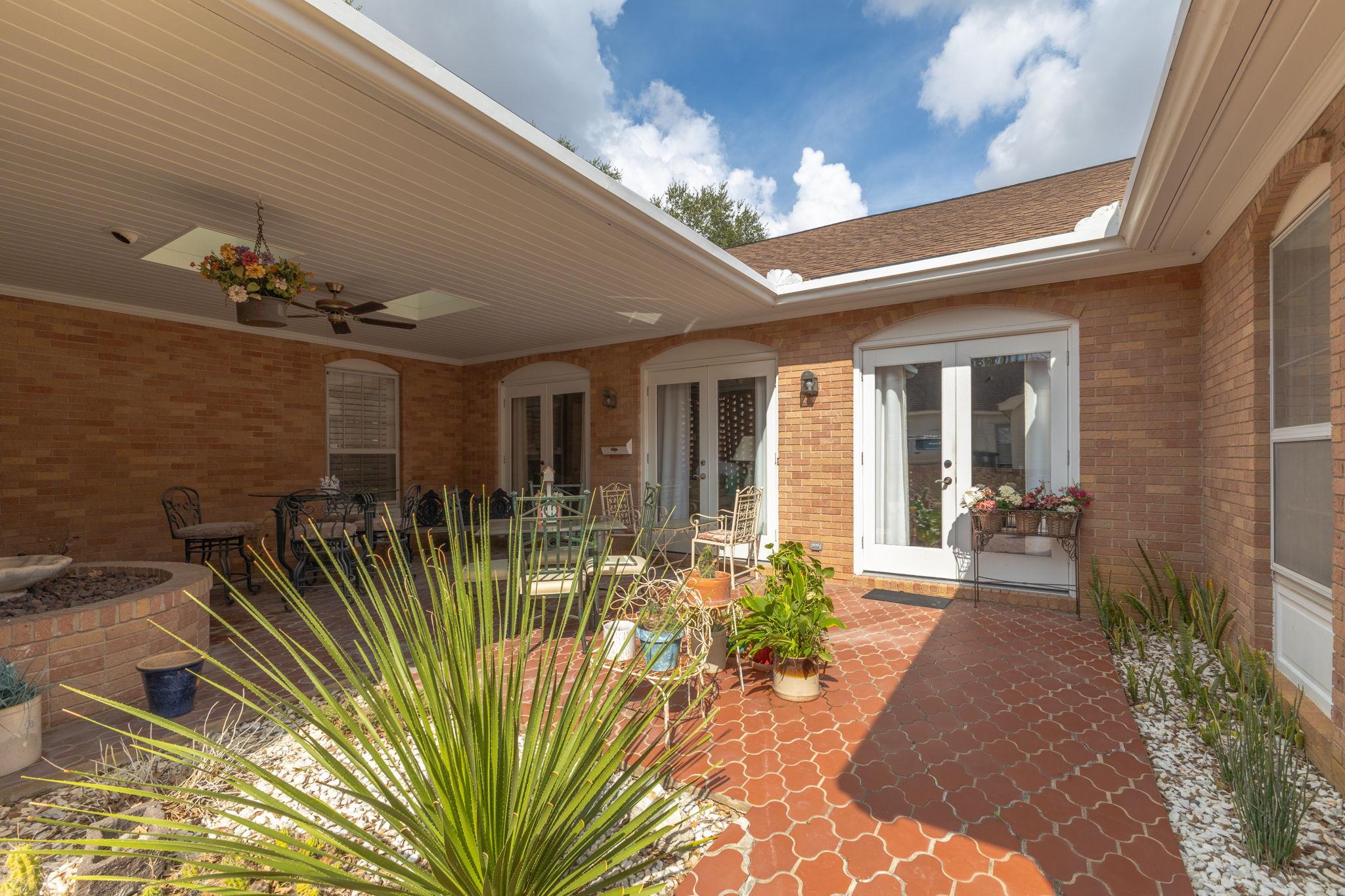 608 Bohlmann Ave, Schulenburg, TX 78956