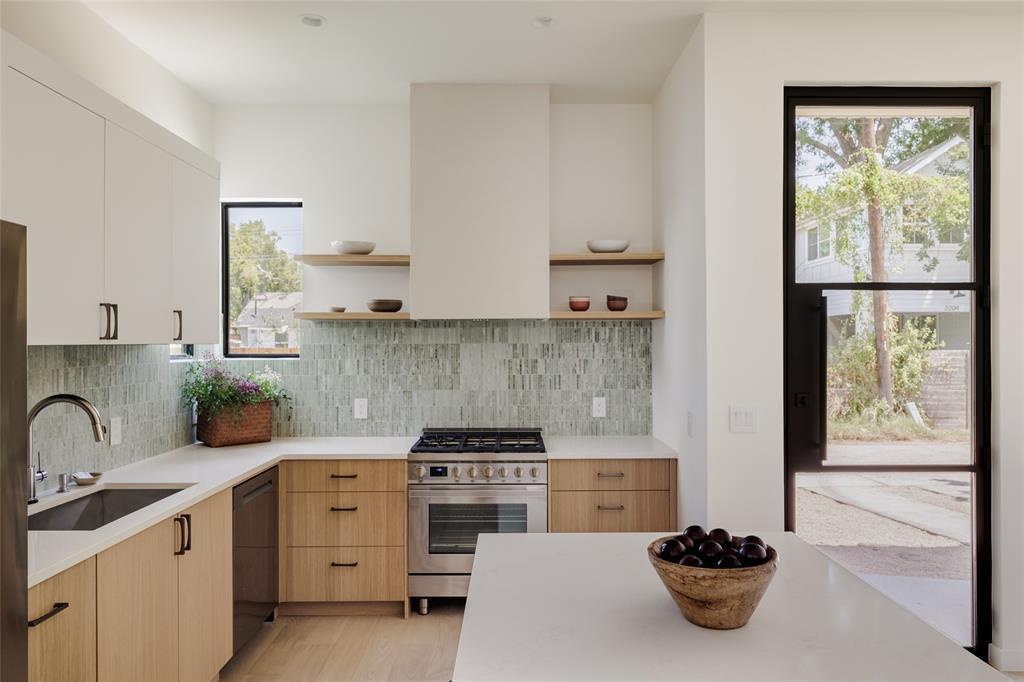 2206 Holly St # 2, Austin, TX 78702