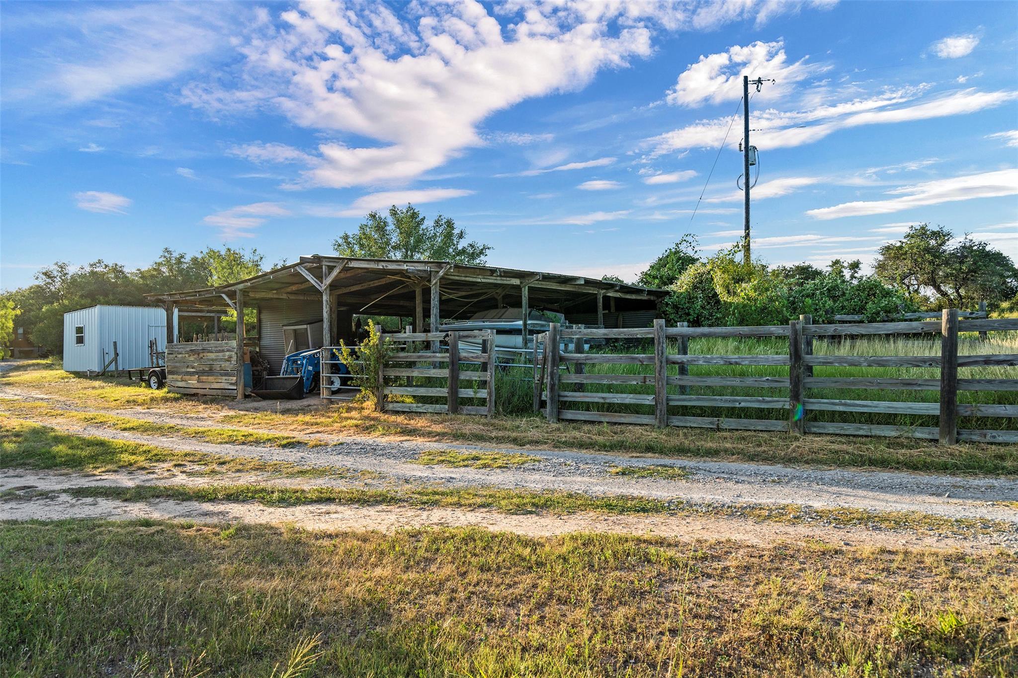 5229 & 5012 Hupedo Ranch Rd, Spicewood, TX 78669