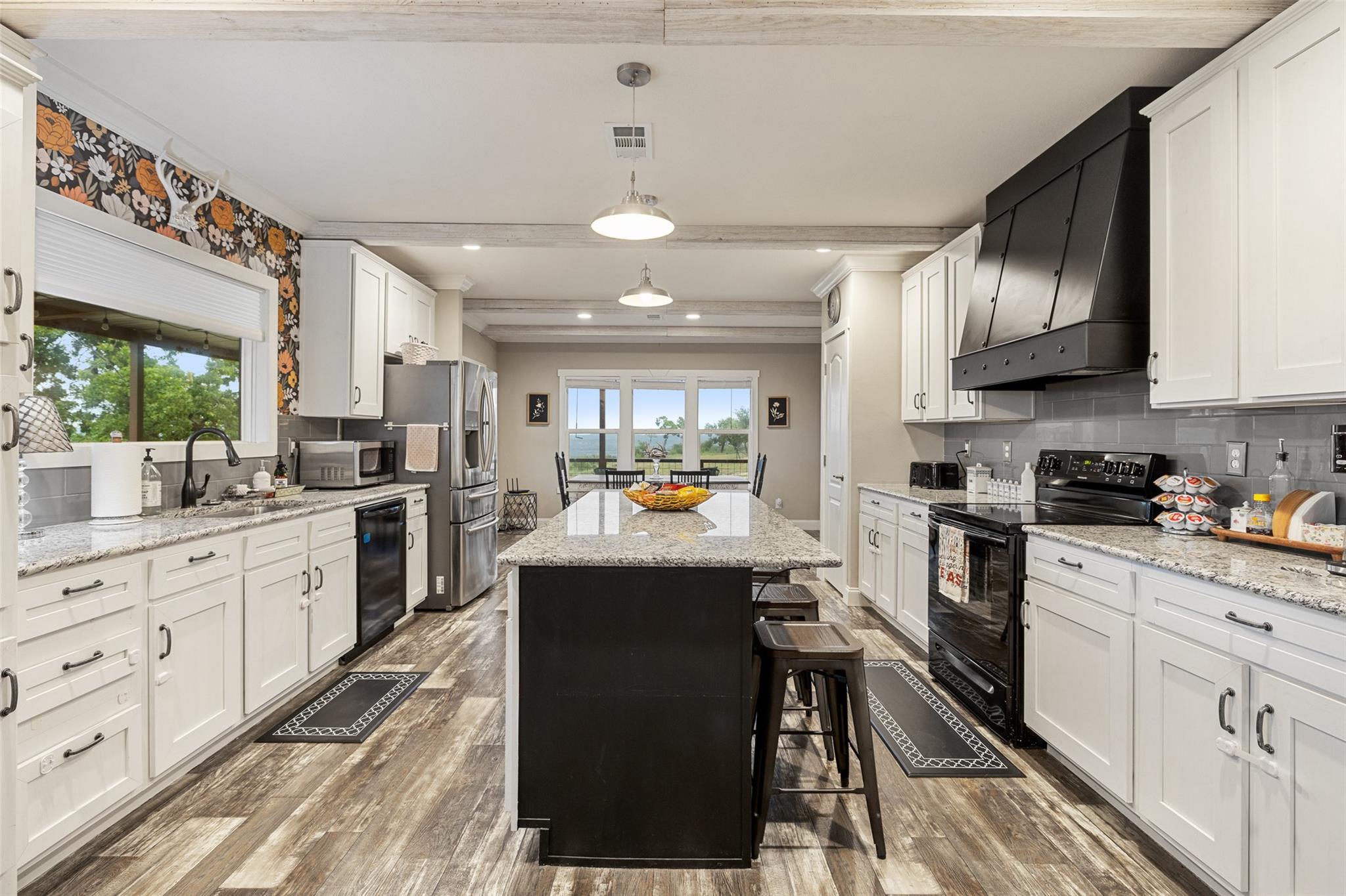 830 Ulrich Rd, Johnson City, TX 78636