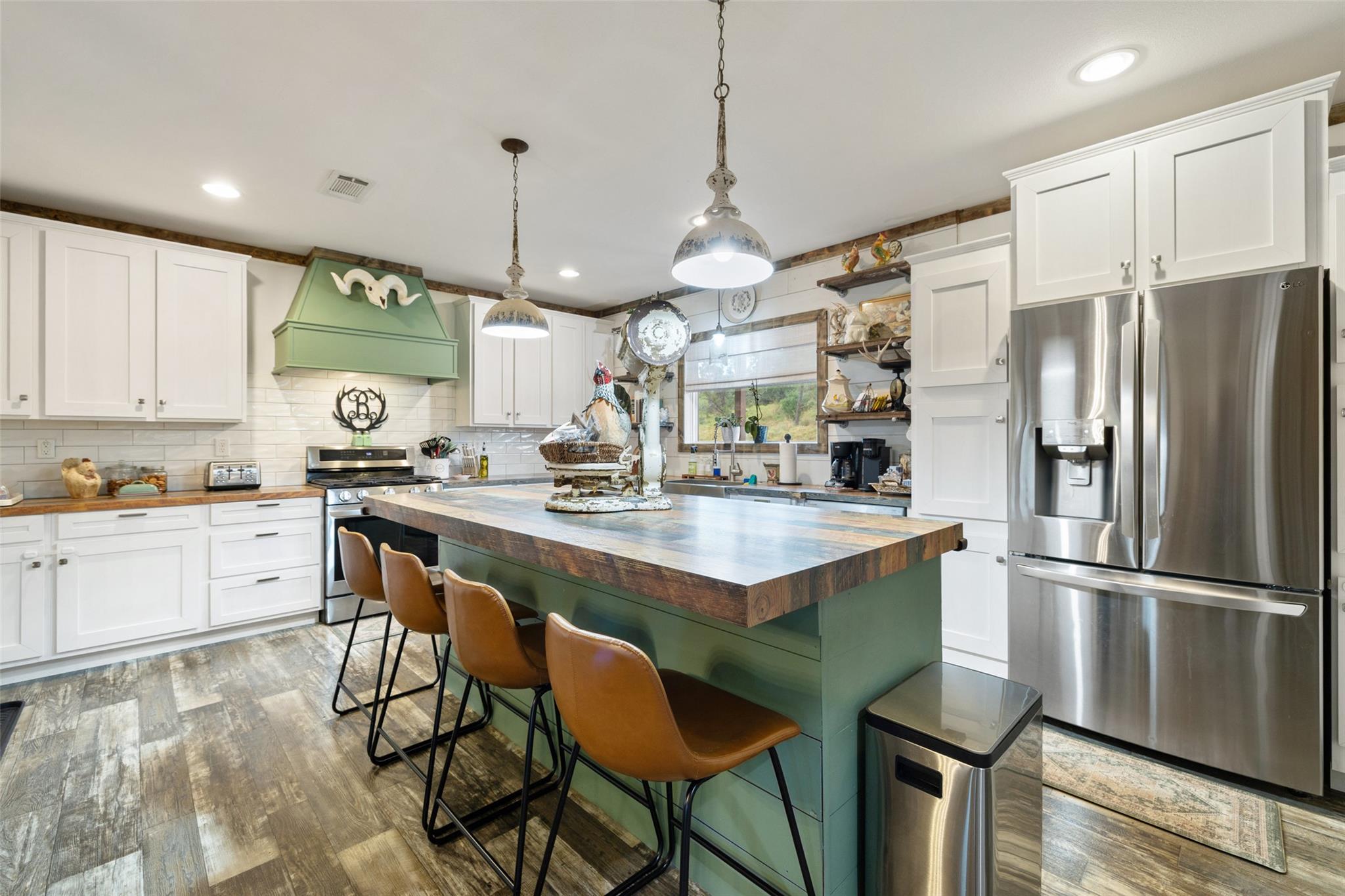 830 Ulrich Rd, Johnson City, TX 78636