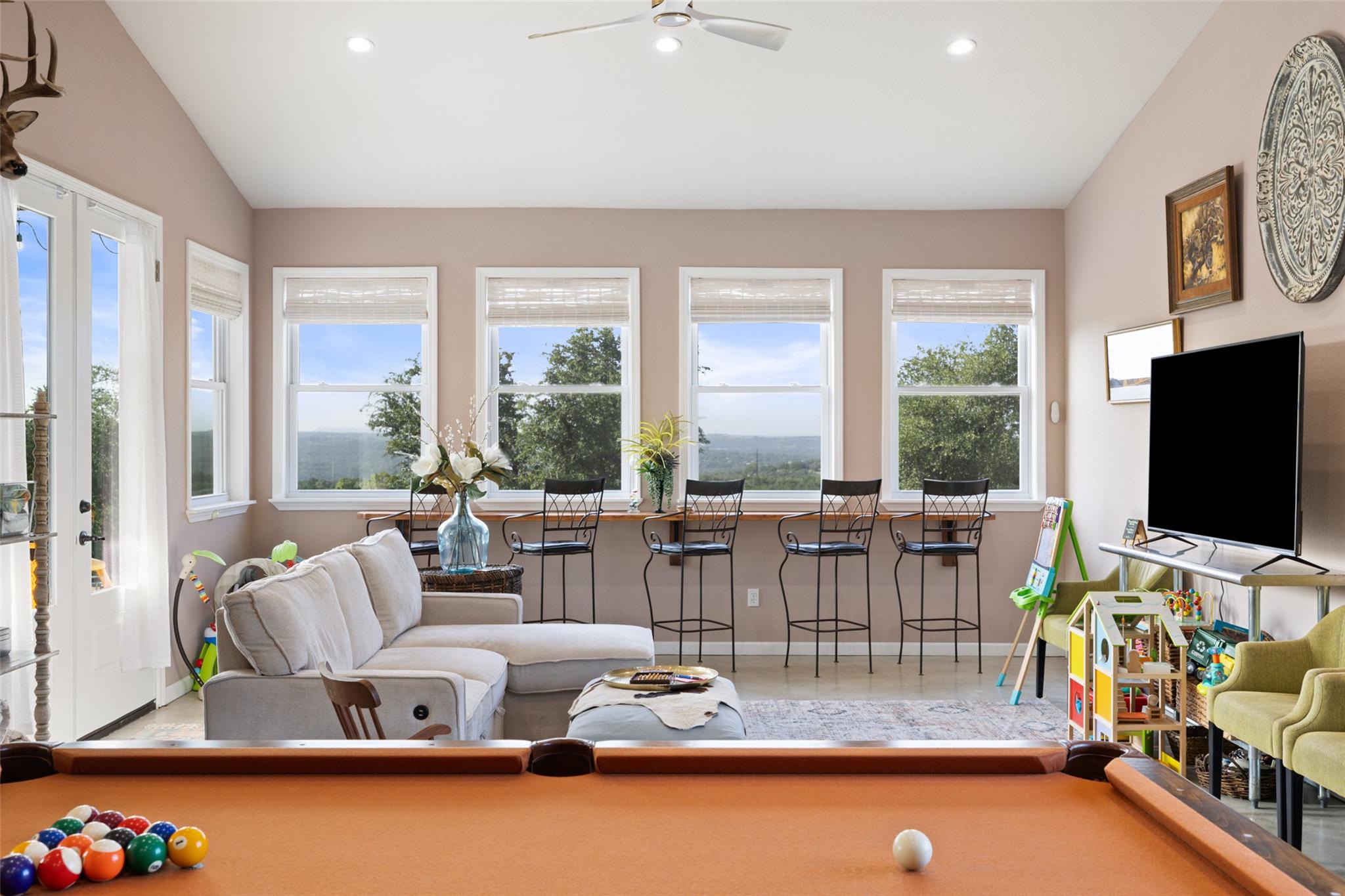 830 Ulrich Rd, Johnson City, TX 78636