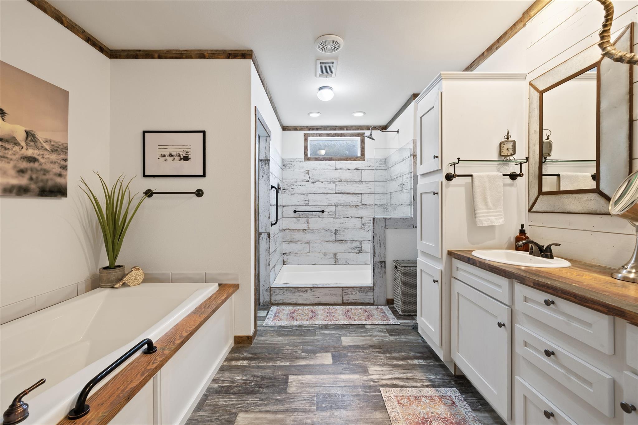 830 Ulrich Rd, Johnson City, TX 78636