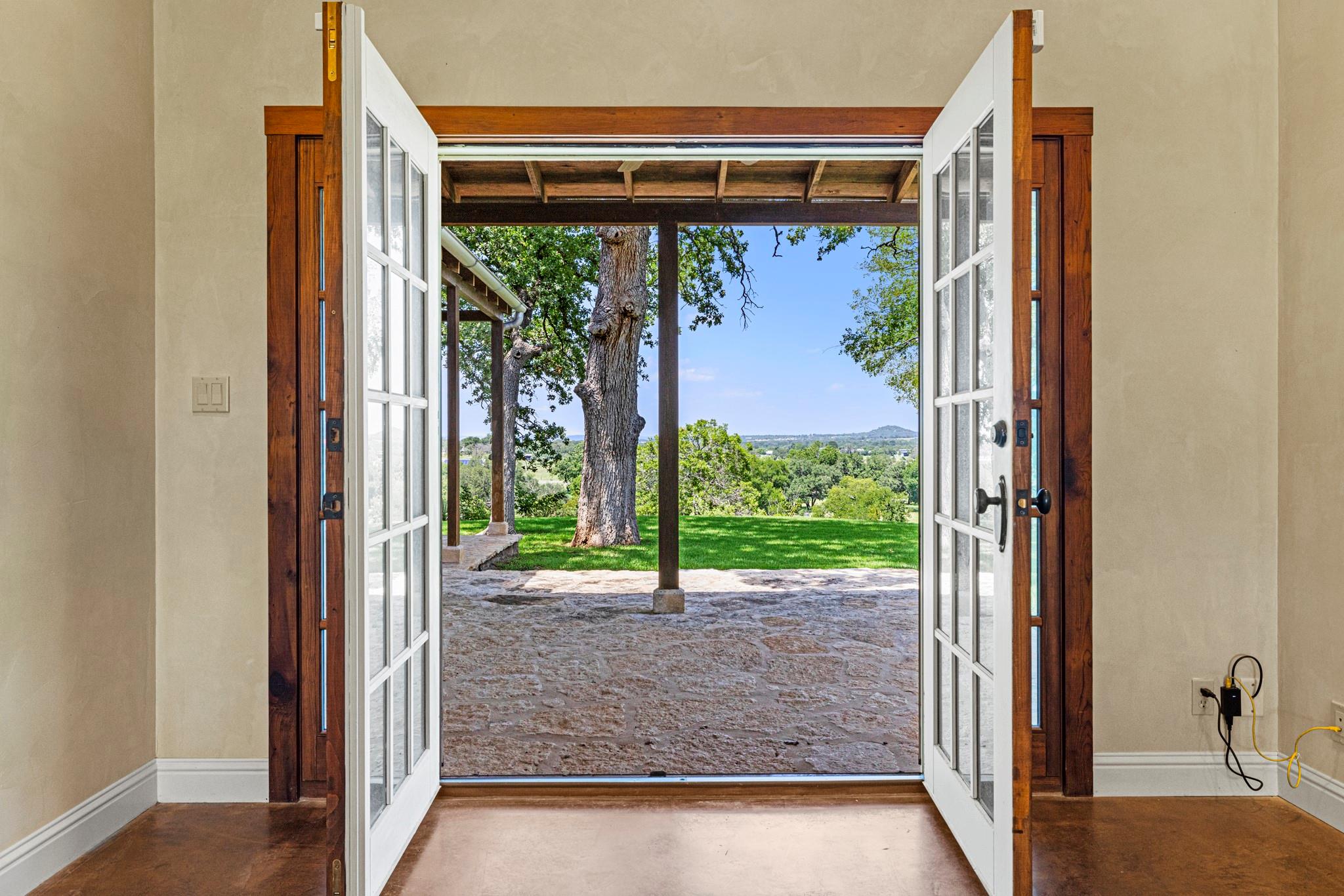 810 Clear Creek Rd, Fredericksburg, TX 78624