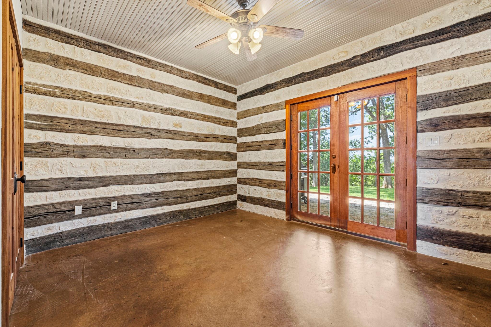 810 Clear Creek Rd, Fredericksburg, TX 78624