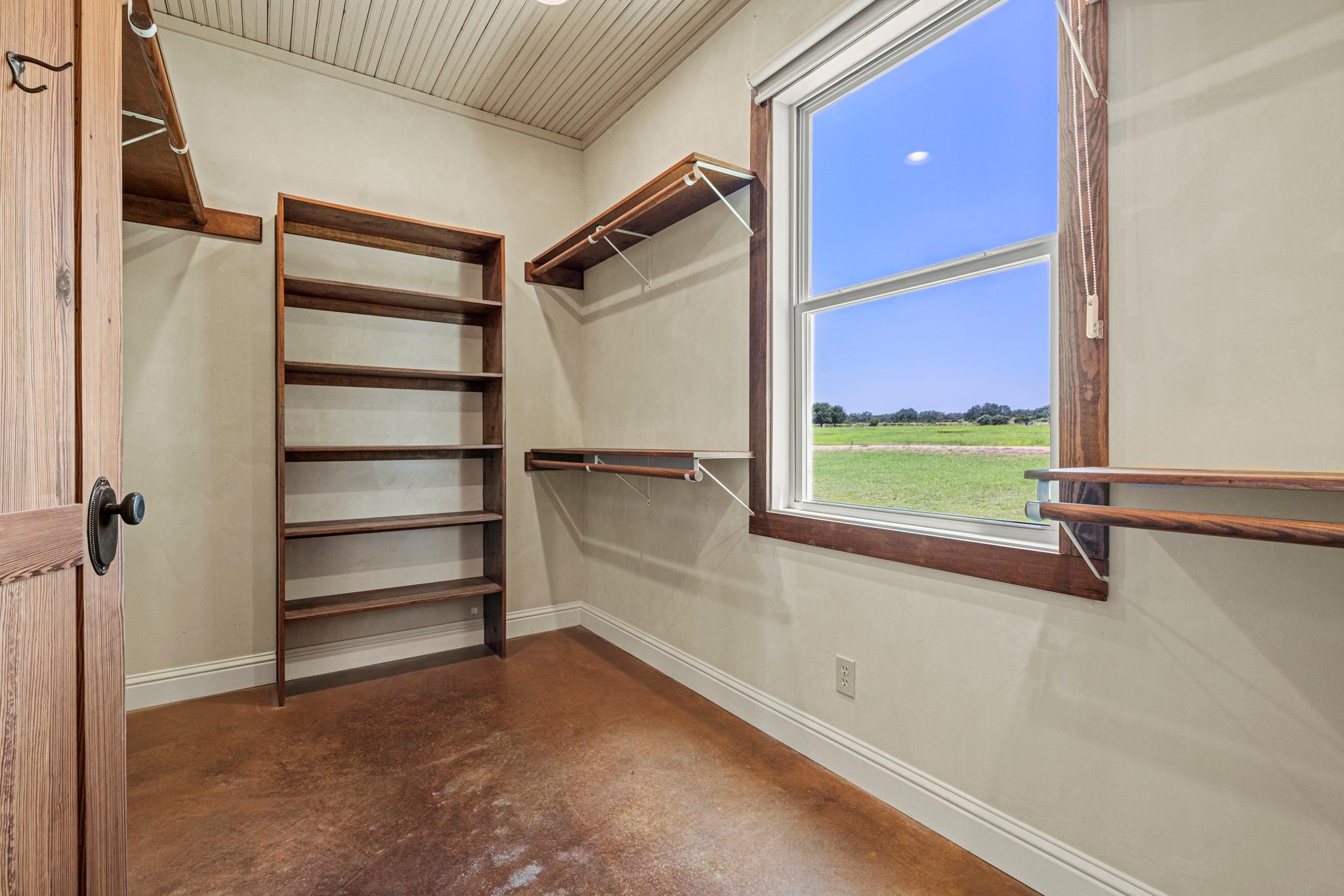 810 Clear Creek Rd, Fredericksburg, TX 78624