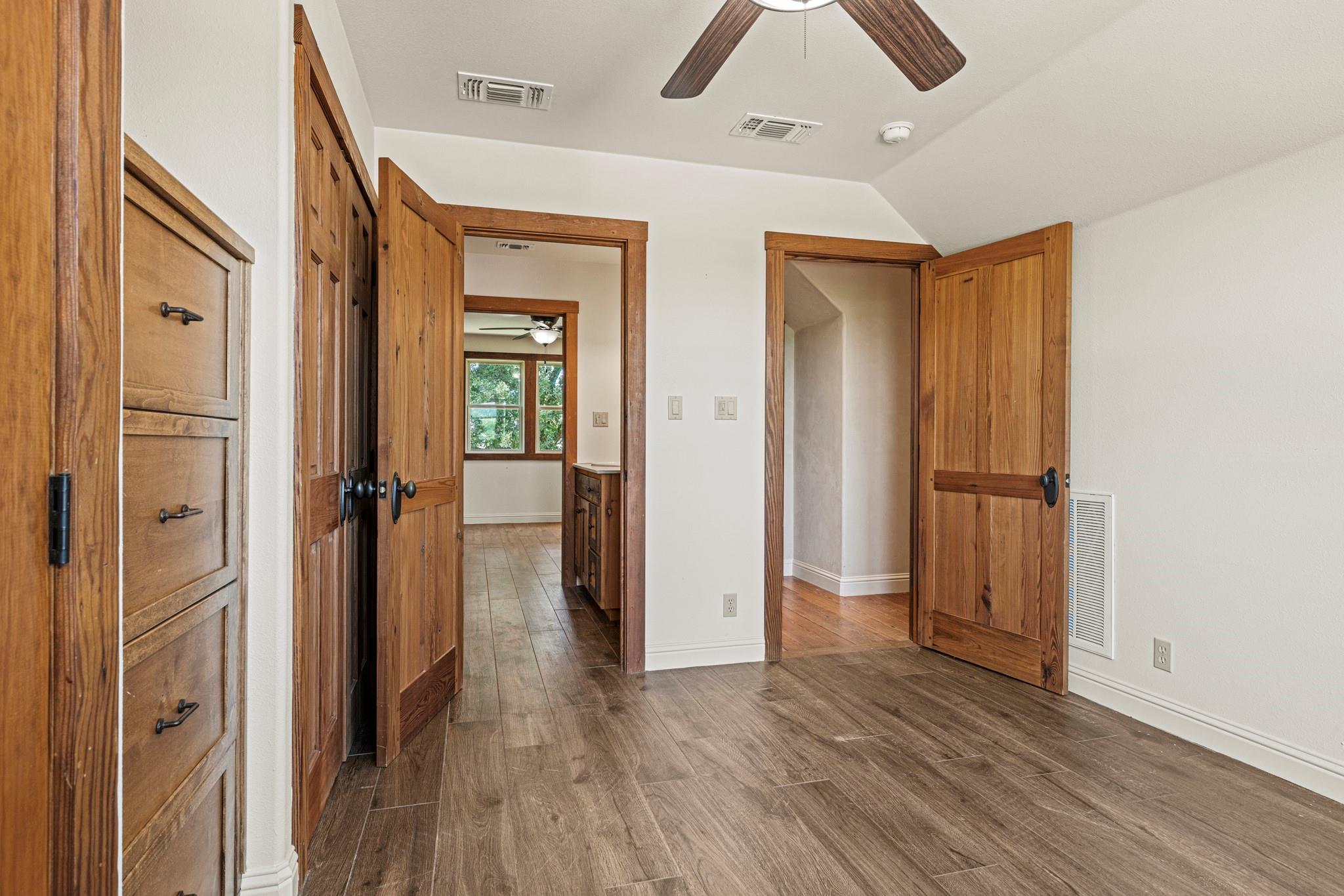 810 Clear Creek Rd, Fredericksburg, TX 78624