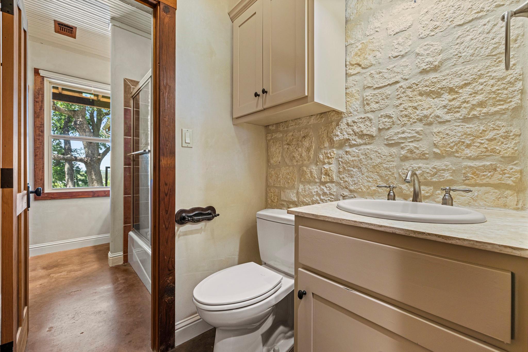 810 Clear Creek Rd, Fredericksburg, TX 78624